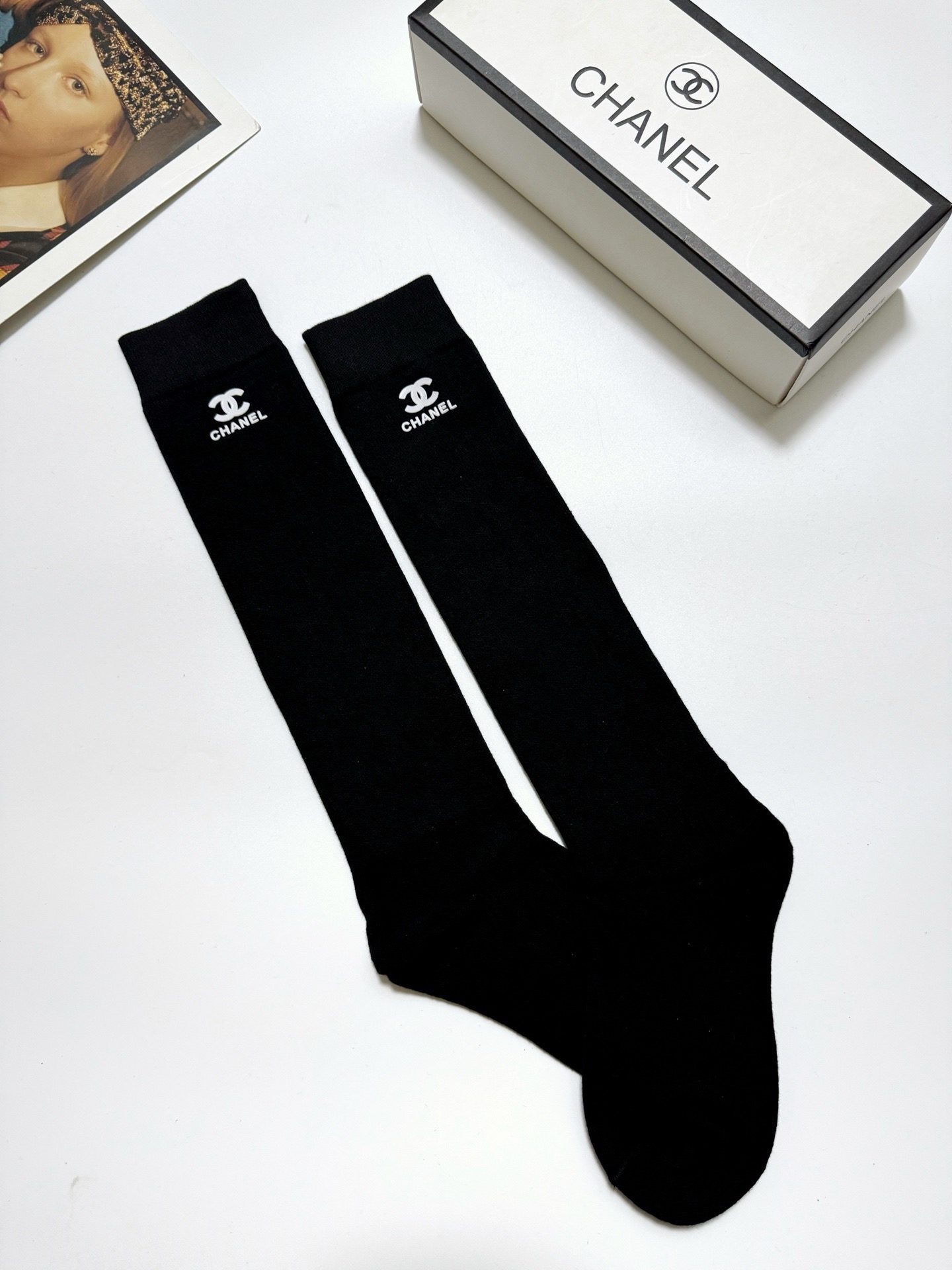 配包装🌟【一盒一双】🌟Chanel 香奈儿 经典双C字母logo纯棉长筒袜 小腿袜🌟ins爆款！专柜在售