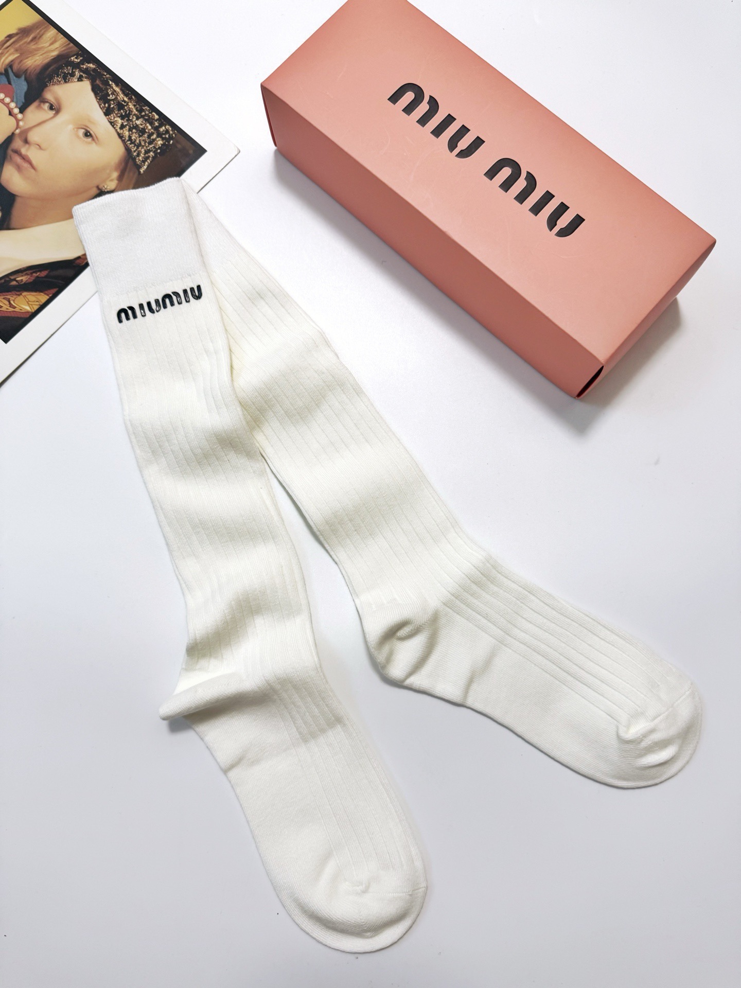 配包装🌟【一盒一双】🌟缪缪 miumiu 经典字母logo纯棉长筒袜 小腿袜🌟ins爆款！专柜在售ing