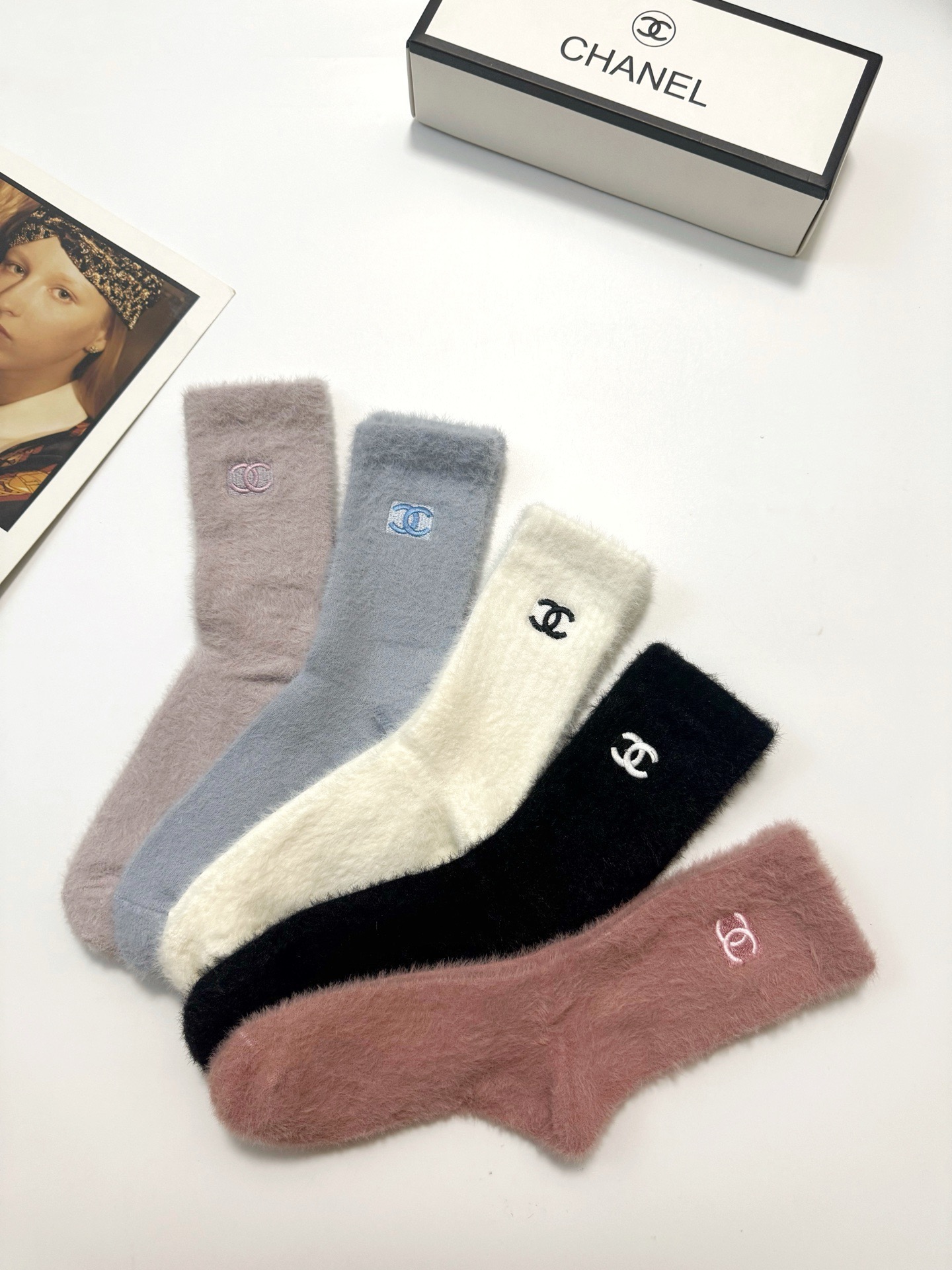 配包装🌟【一盒5 双】🌟Chanel香奈儿 欧美大牌 经典字母 logo 水貂绒短筒袜 ！超级软糯亲肤！