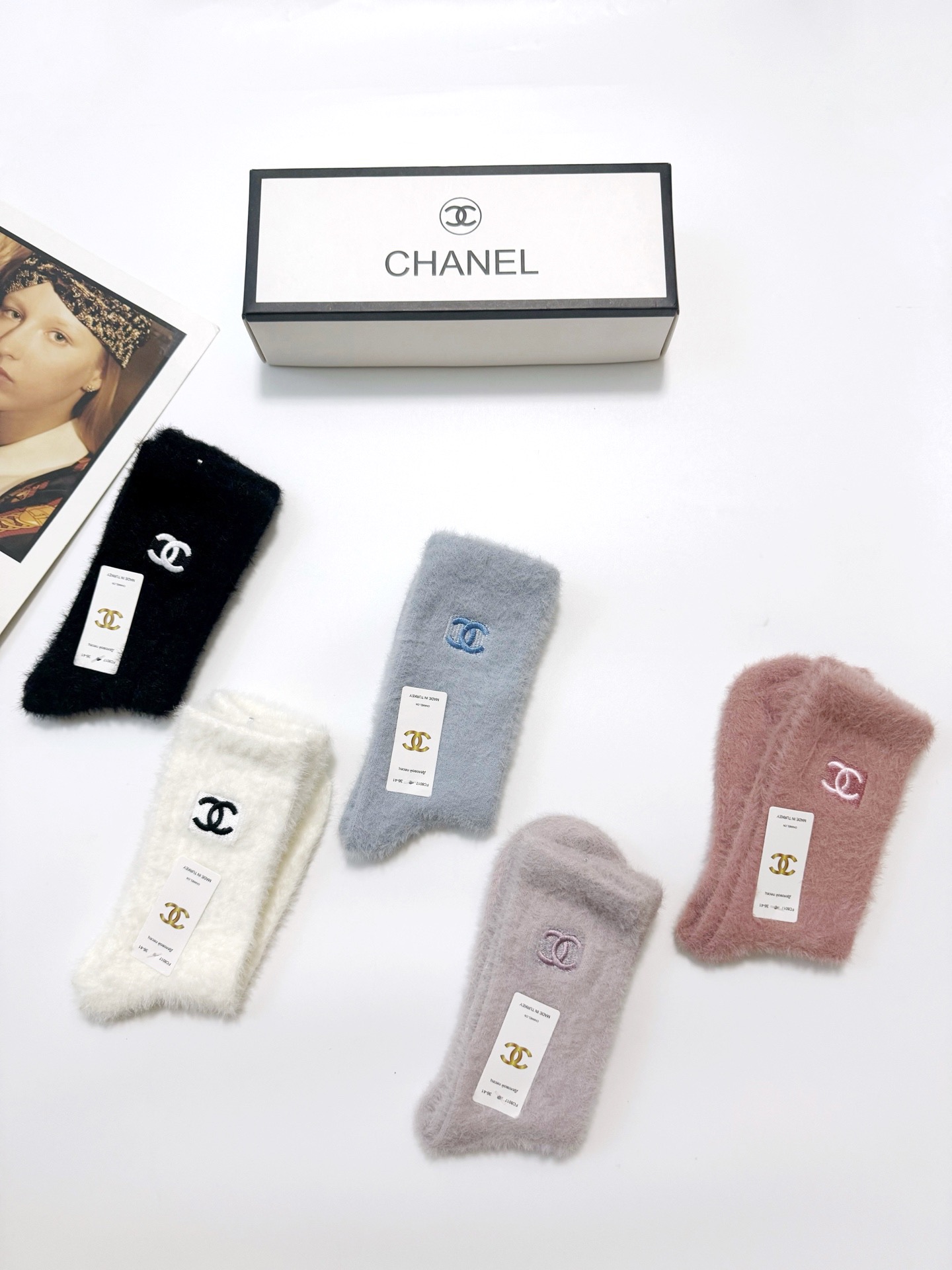 配包装🌟【一盒5 双】🌟Chanel香奈儿 欧美大牌 经典字母 logo 水貂绒短筒袜 ！超级软糯亲肤！