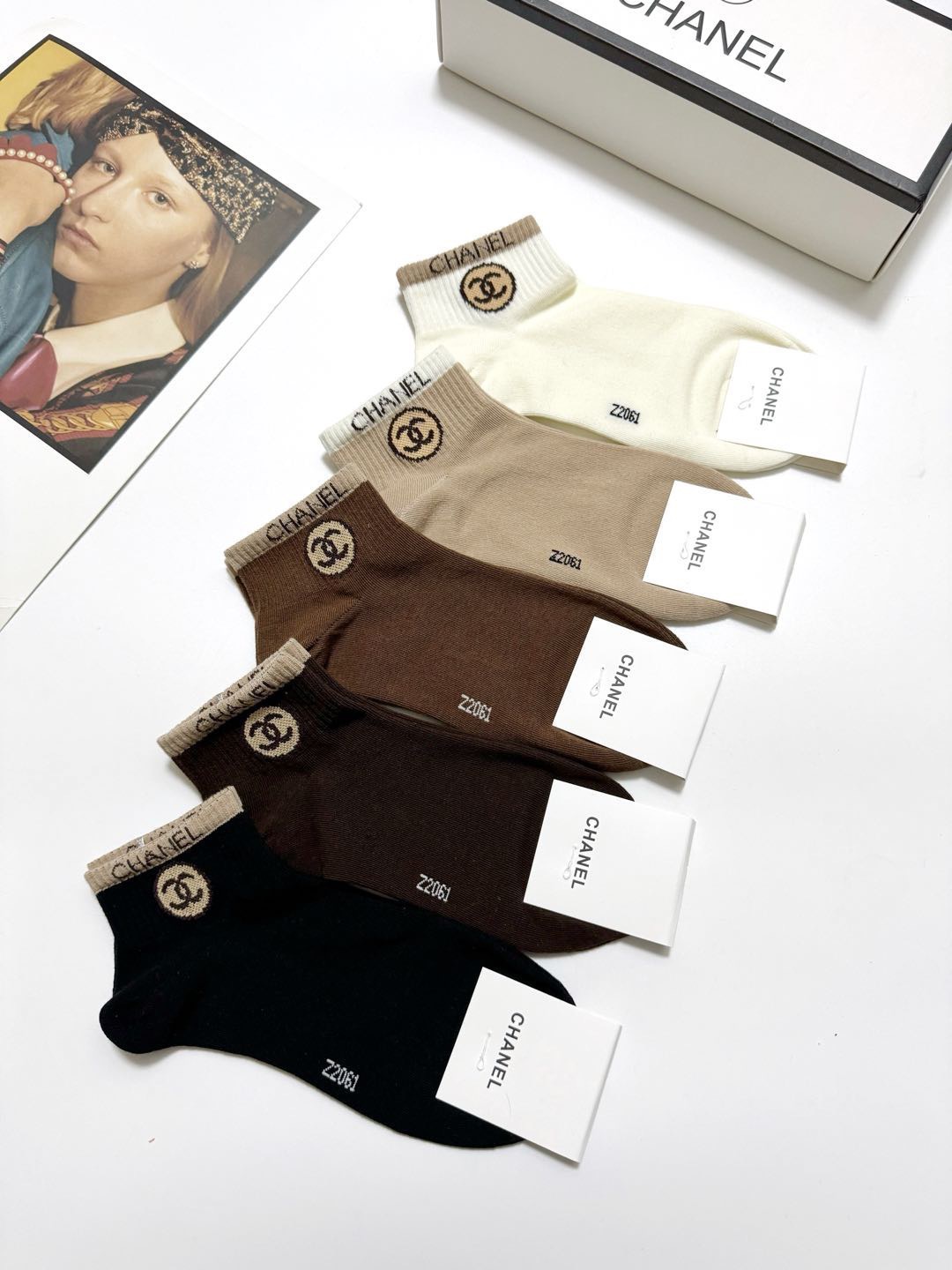 配包装🌟【一盒5 双】 🌟Chanel 香奈儿 经典字母logo 纯棉短袜 ，ins超火爆短袜，纯棉面料