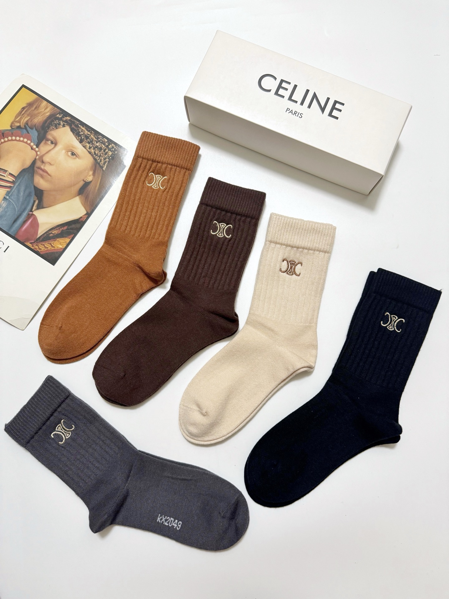 配包装🌟【一盒5 双】 🌟Celine 赛琳 经典刺绣字母logo 羊绒混纺中筒袜 ，软糯亲肤，ins超