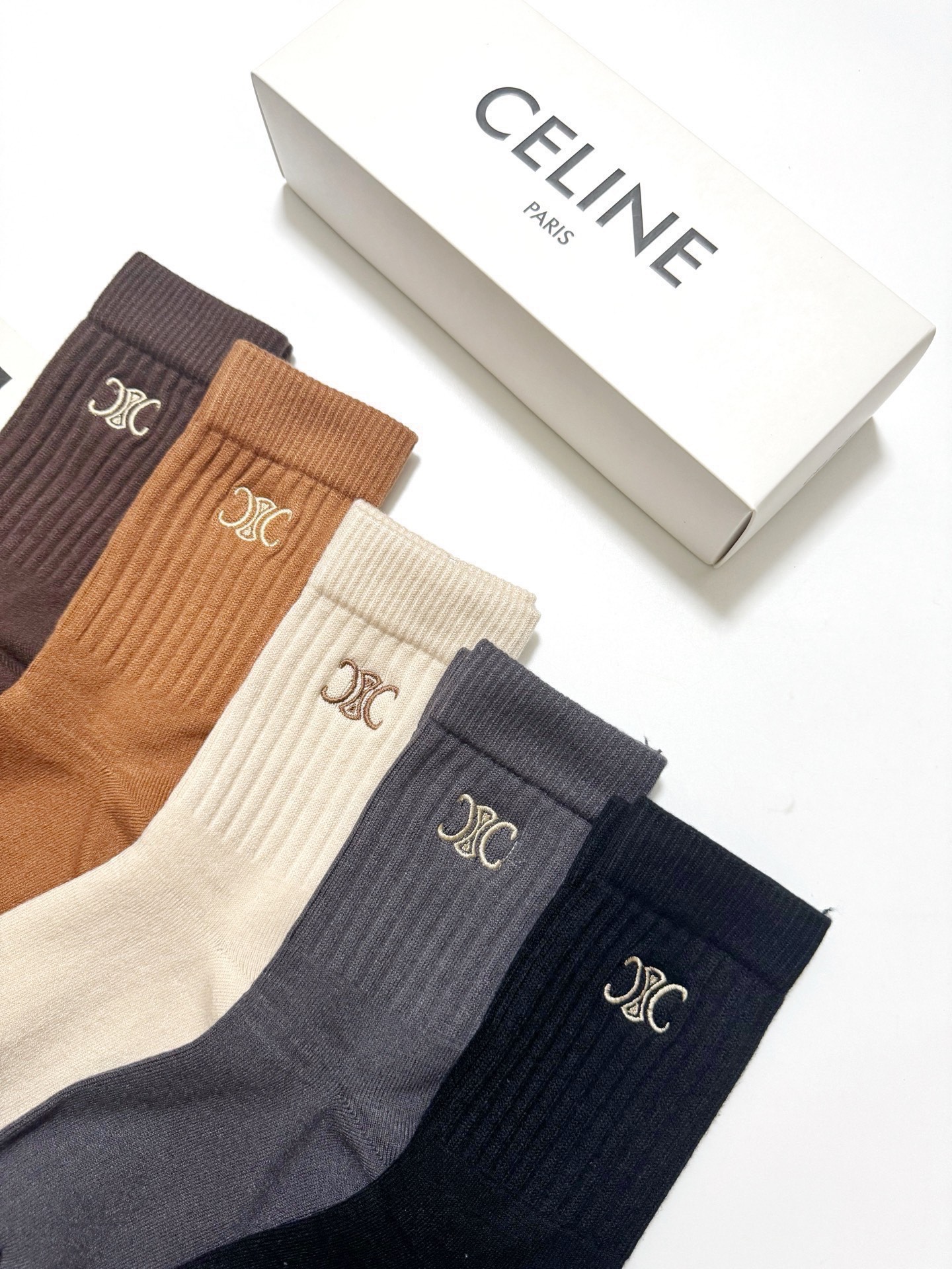 配包装🌟【一盒5 双】 🌟Celine 赛琳 经典刺绣字母logo 羊绒混纺中筒袜 ，软糯亲肤，ins超