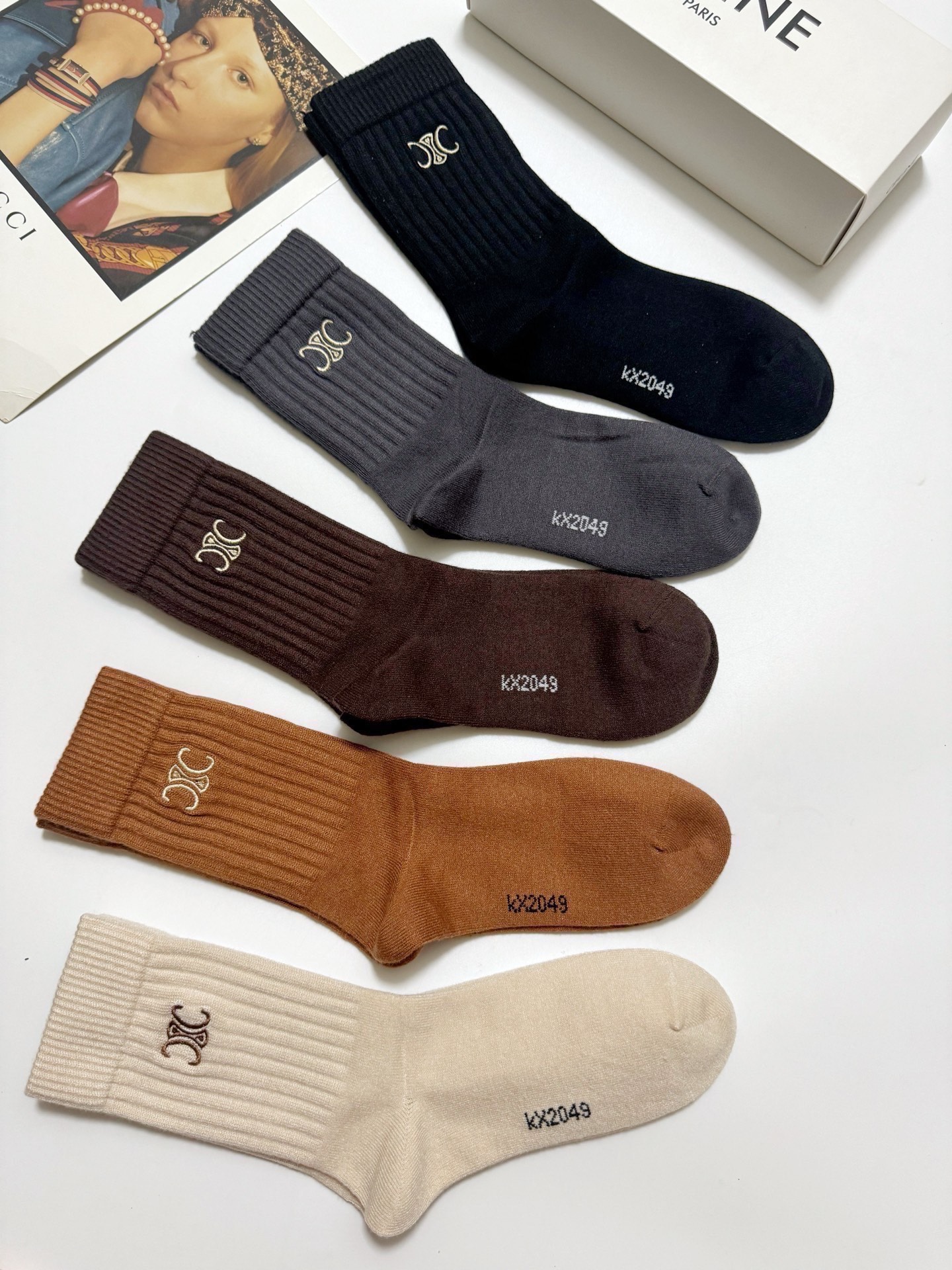 配包装🌟【一盒5 双】 🌟Celine 赛琳 经典刺绣字母logo 羊绒混纺中筒袜 ，软糯亲肤，ins超