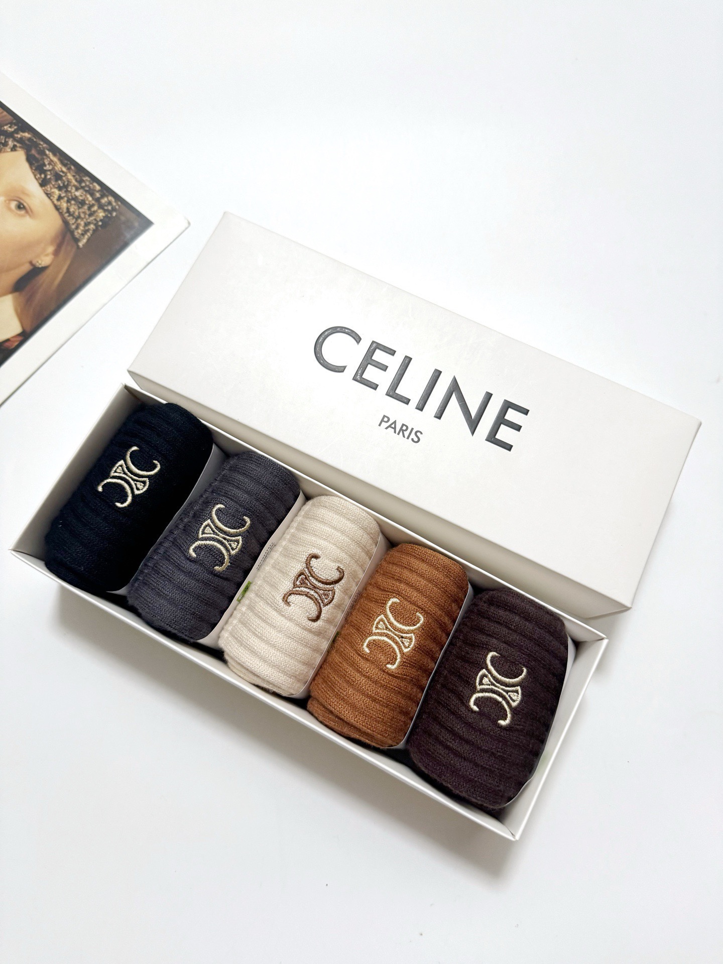 配包装🌟【一盒5 双】 🌟Celine 赛琳 经典刺绣字母logo 羊绒混纺中筒袜 ，软糯亲肤，ins超