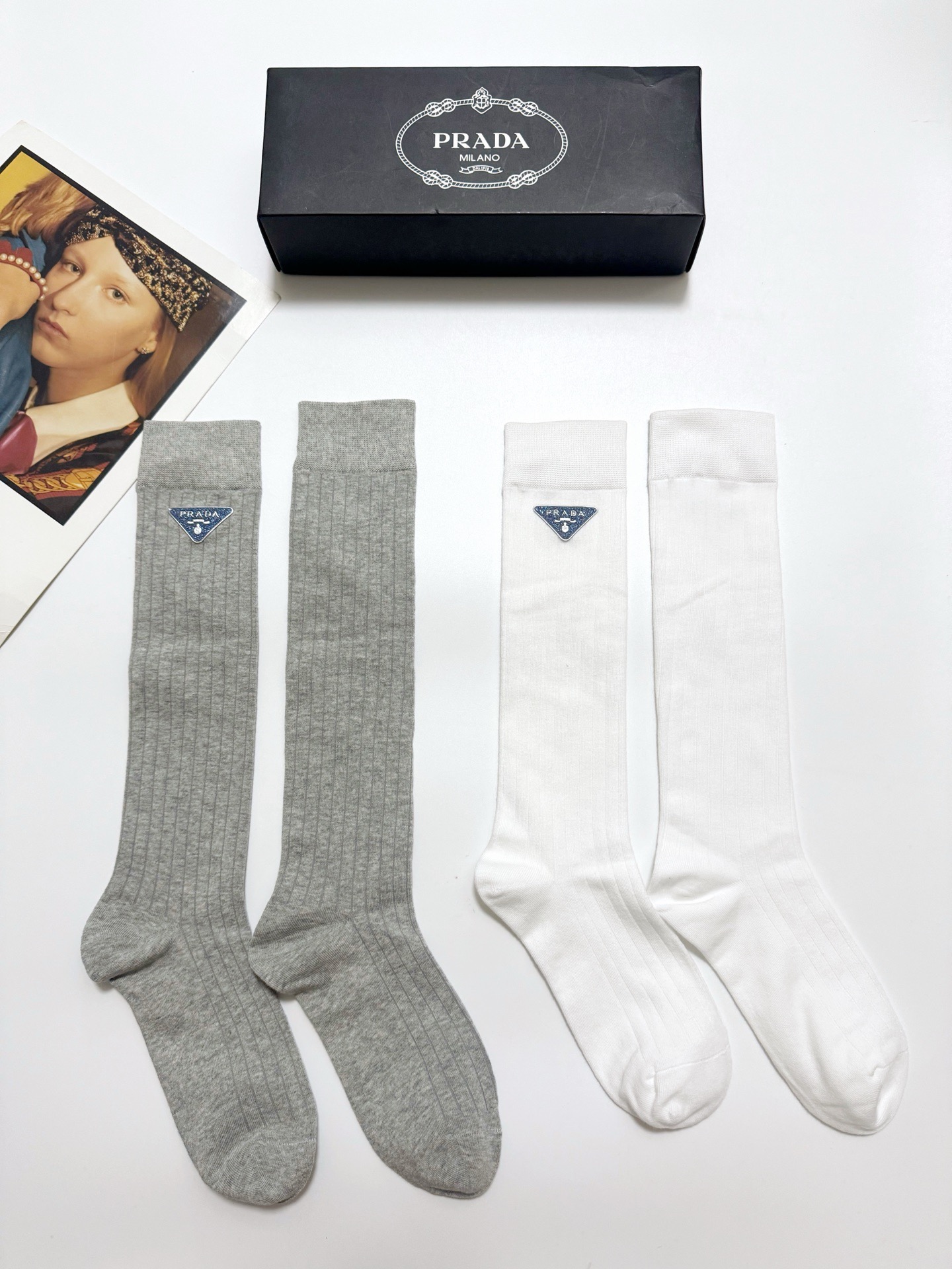 配包装🌟【一盒2双】 🌟Prada 普拉达 经典字母logo纯棉袜 小腿堆堆袜，ins超火爆红人同款，精