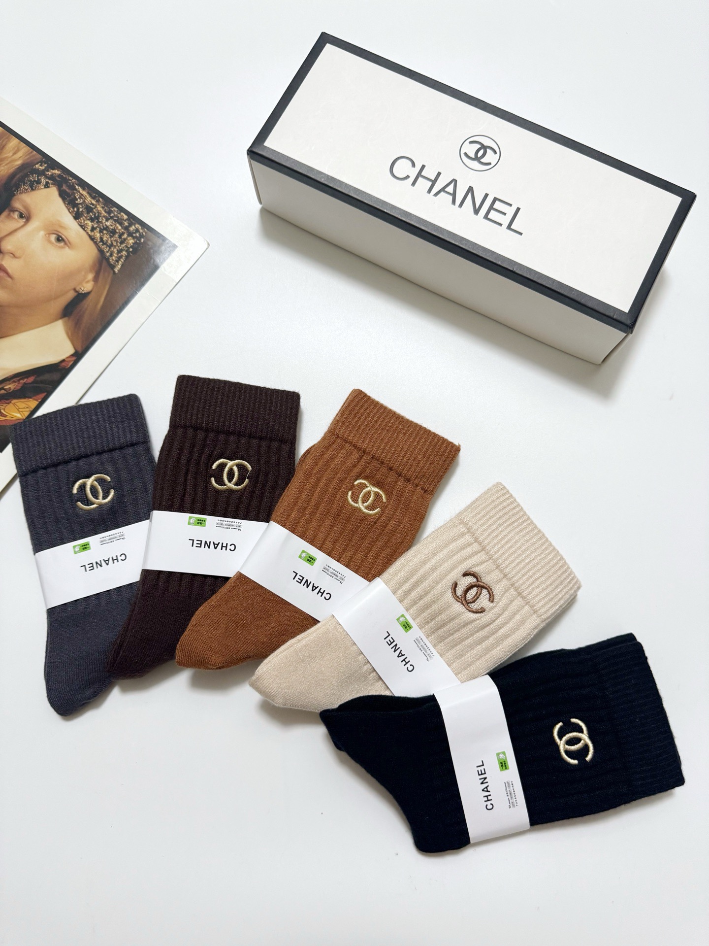 配包装🌟【一盒5 双】 🌟Chanel 香奈儿 经典刺绣字母logo 羊绒混纺中筒袜 ，软糯亲肤，ins