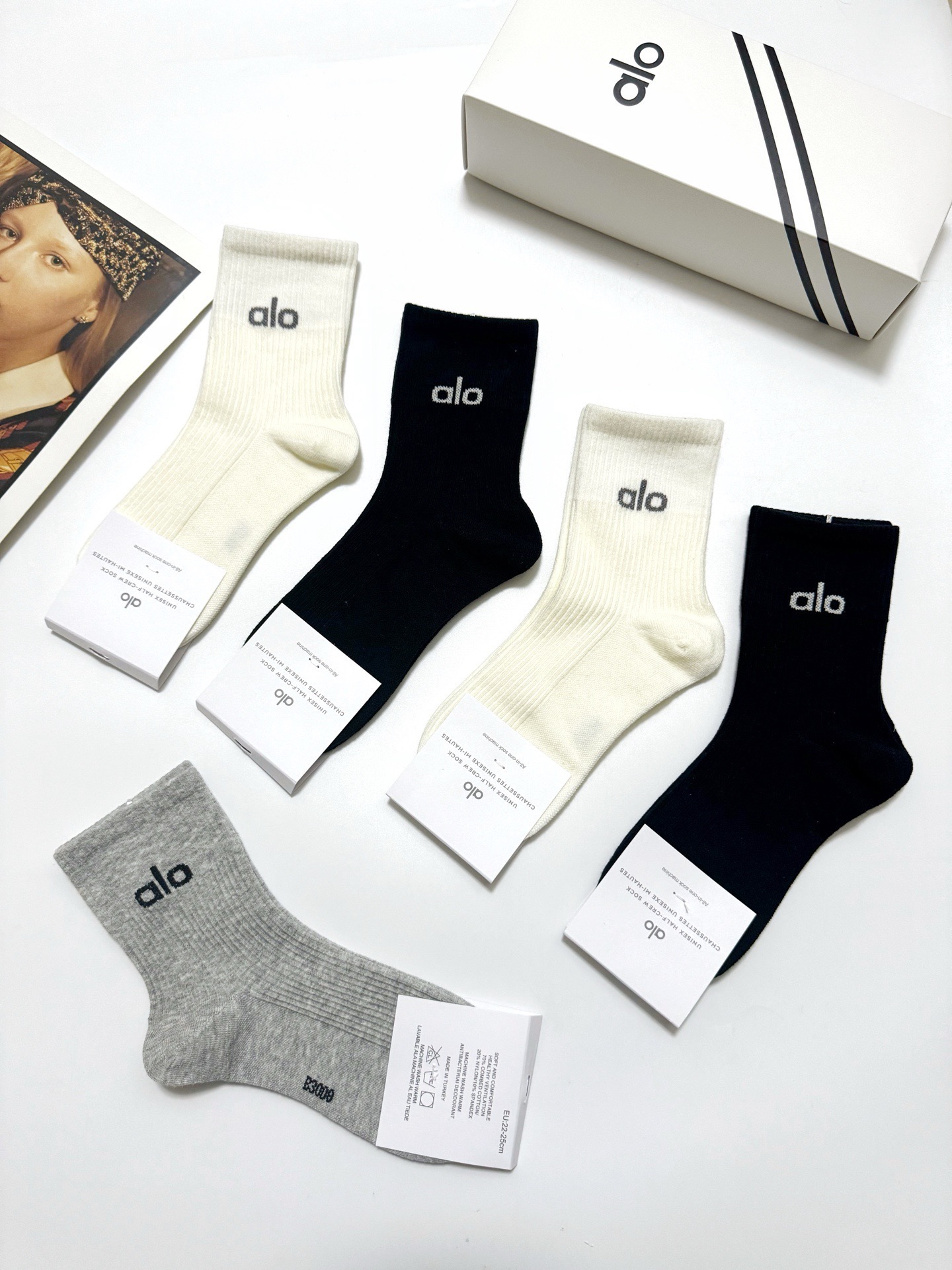 配包装🌟【一盒5双】 🌟 alo 经典字母logo 纯棉中筒袜 ，ins超火爆小腿短袜，纯棉面料，潮人必