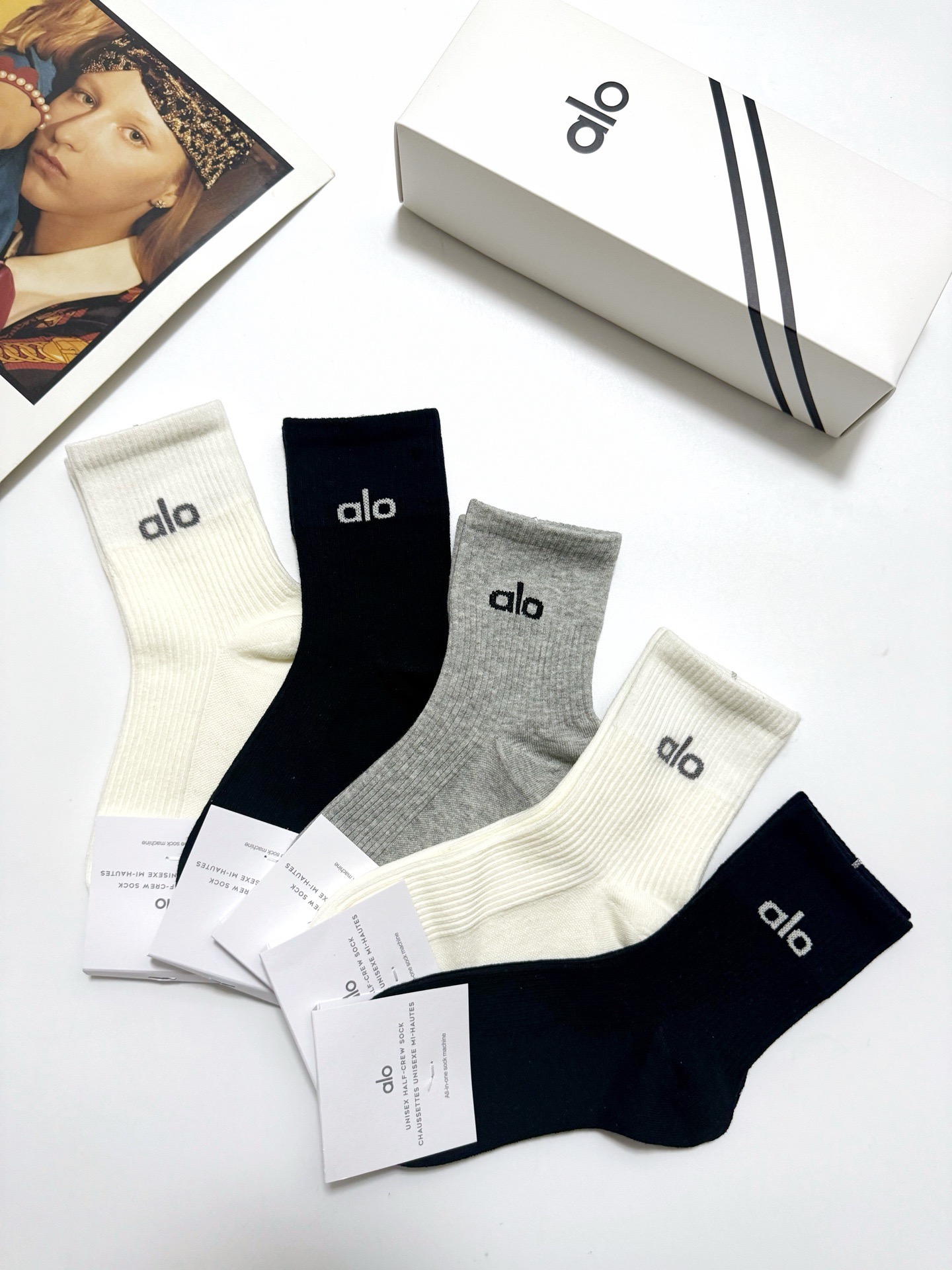 配包装🌟【一盒5双】 🌟 alo 经典字母logo 纯棉中筒袜 ，ins超火爆小腿短袜，纯棉面料，潮人必