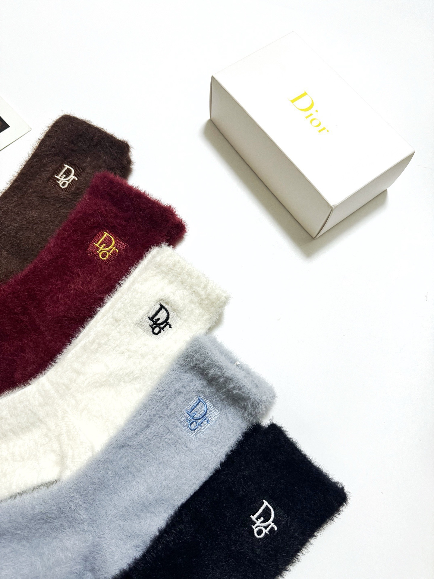 配包装🌟【一盒5 双】🌟Dior 迪奥 欧美大牌 经典字母 logo 水貂绒中筒袜 ！超级软糯亲肤！🌟i
