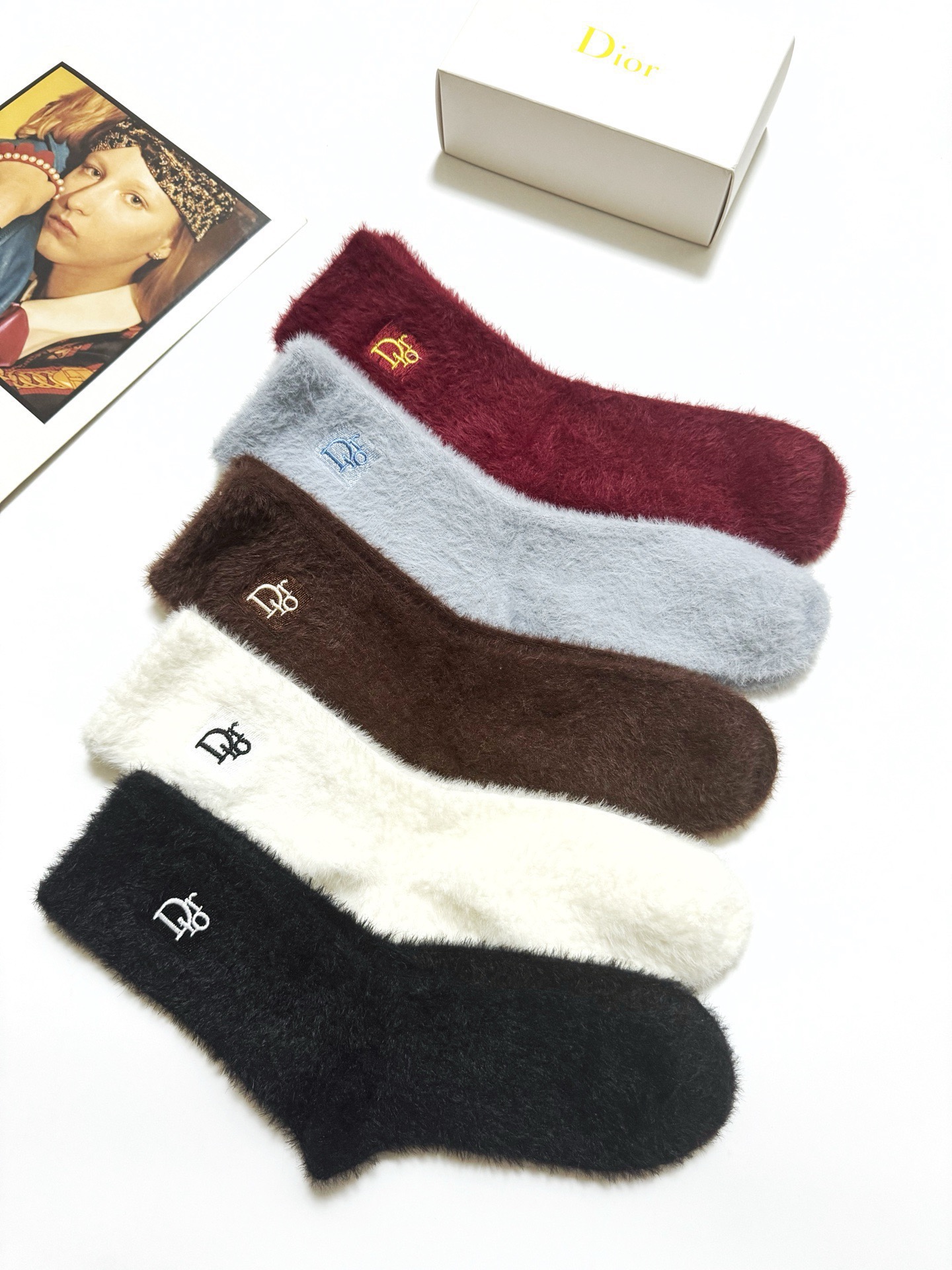 配包装🌟【一盒5 双】🌟Dior 迪奥 欧美大牌 经典字母 logo 水貂绒中筒袜 ！超级软糯亲肤！🌟i
