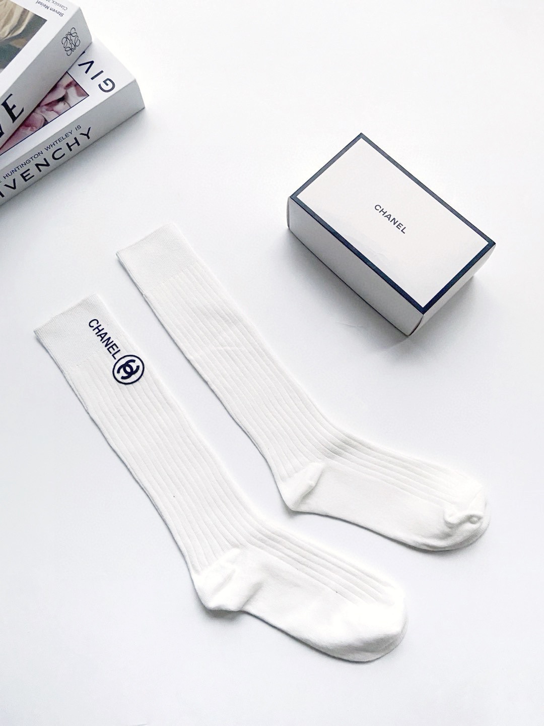 配包装🌟【一盒一双】🌟Chanel 香奈儿 经典双C字母logo纯棉长筒袜 小腿袜🌟ins爆款！专柜在售