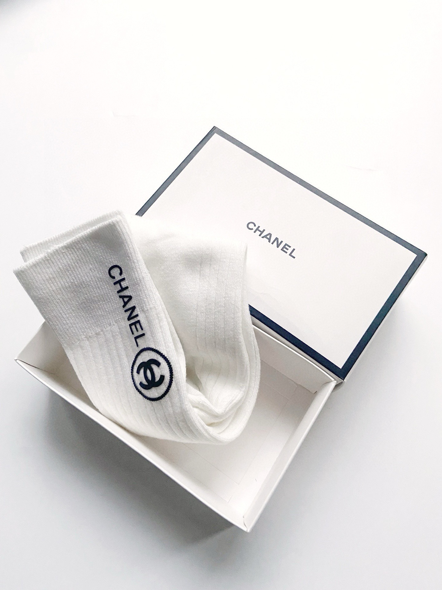 配包装🌟【一盒一双】🌟Chanel 香奈儿 经典双C字母logo纯棉长筒袜 小腿袜🌟ins爆款！专柜在售
