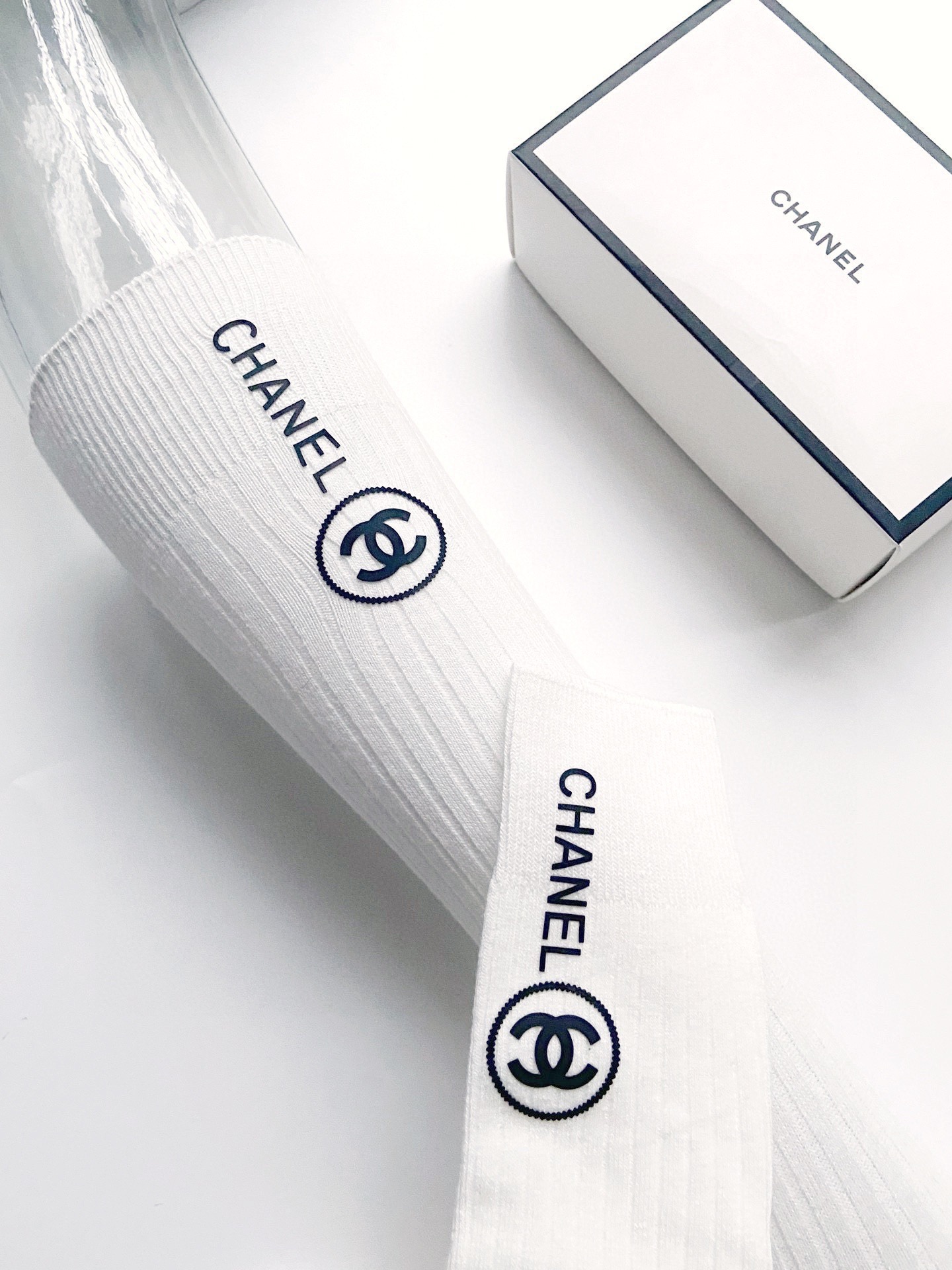 配包装🌟【一盒一双】🌟Chanel 香奈儿 经典双C字母logo纯棉长筒袜 小腿袜🌟ins爆款！专柜在售