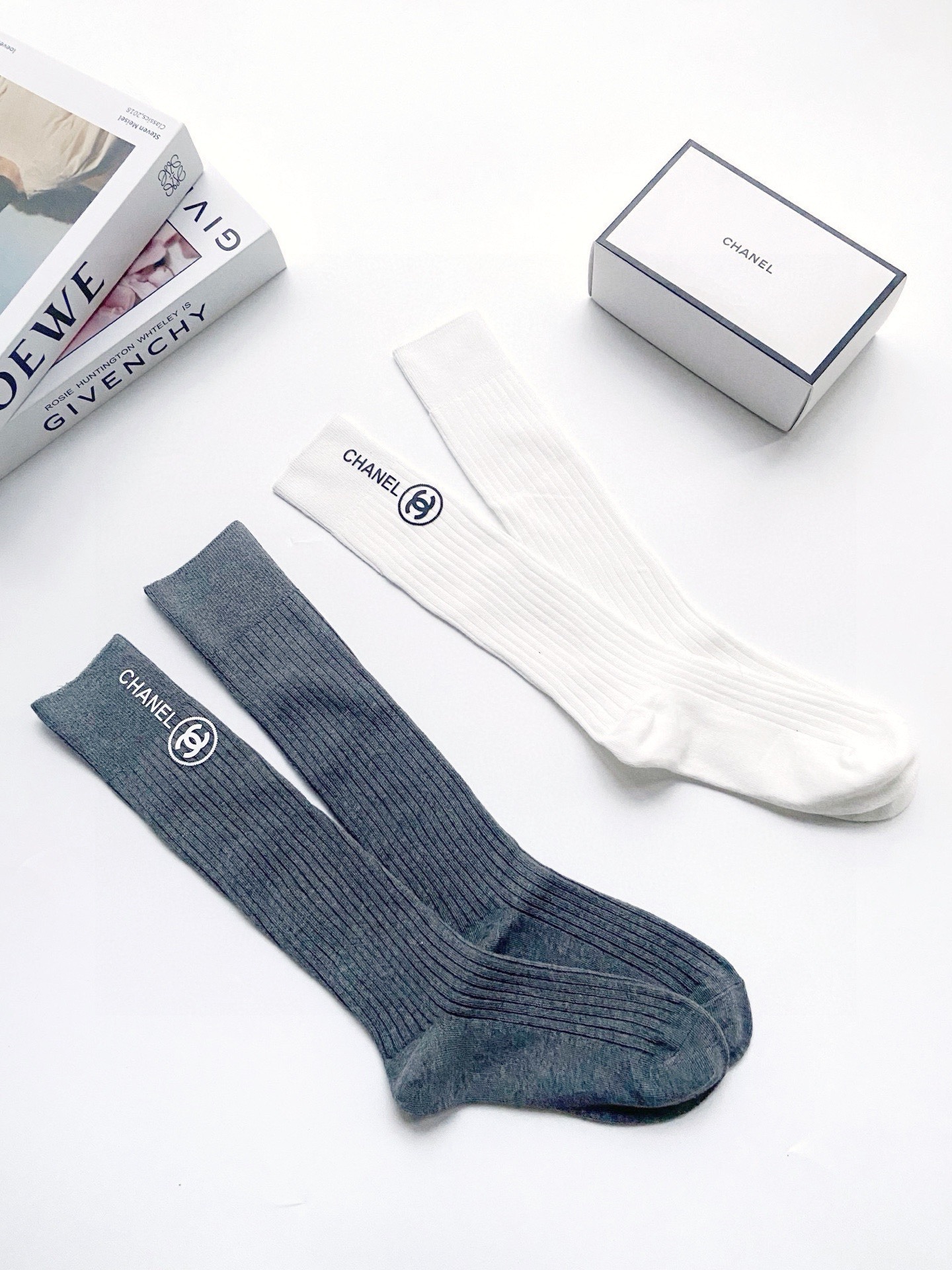 配包装🌟【一盒一双】🌟Chanel 香奈儿 经典双C字母logo纯棉长筒袜 小腿袜🌟ins爆款！专柜在售