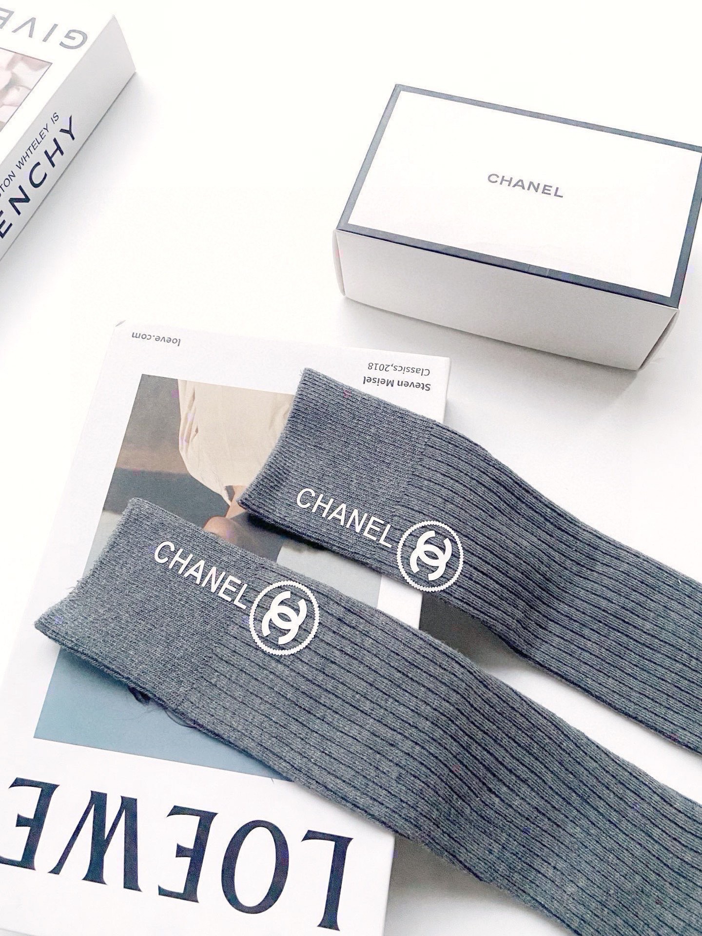 配包装🌟【一盒一双】🌟Chanel 香奈儿 经典双C字母logo纯棉长筒袜 小腿袜🌟ins爆款！专柜在售