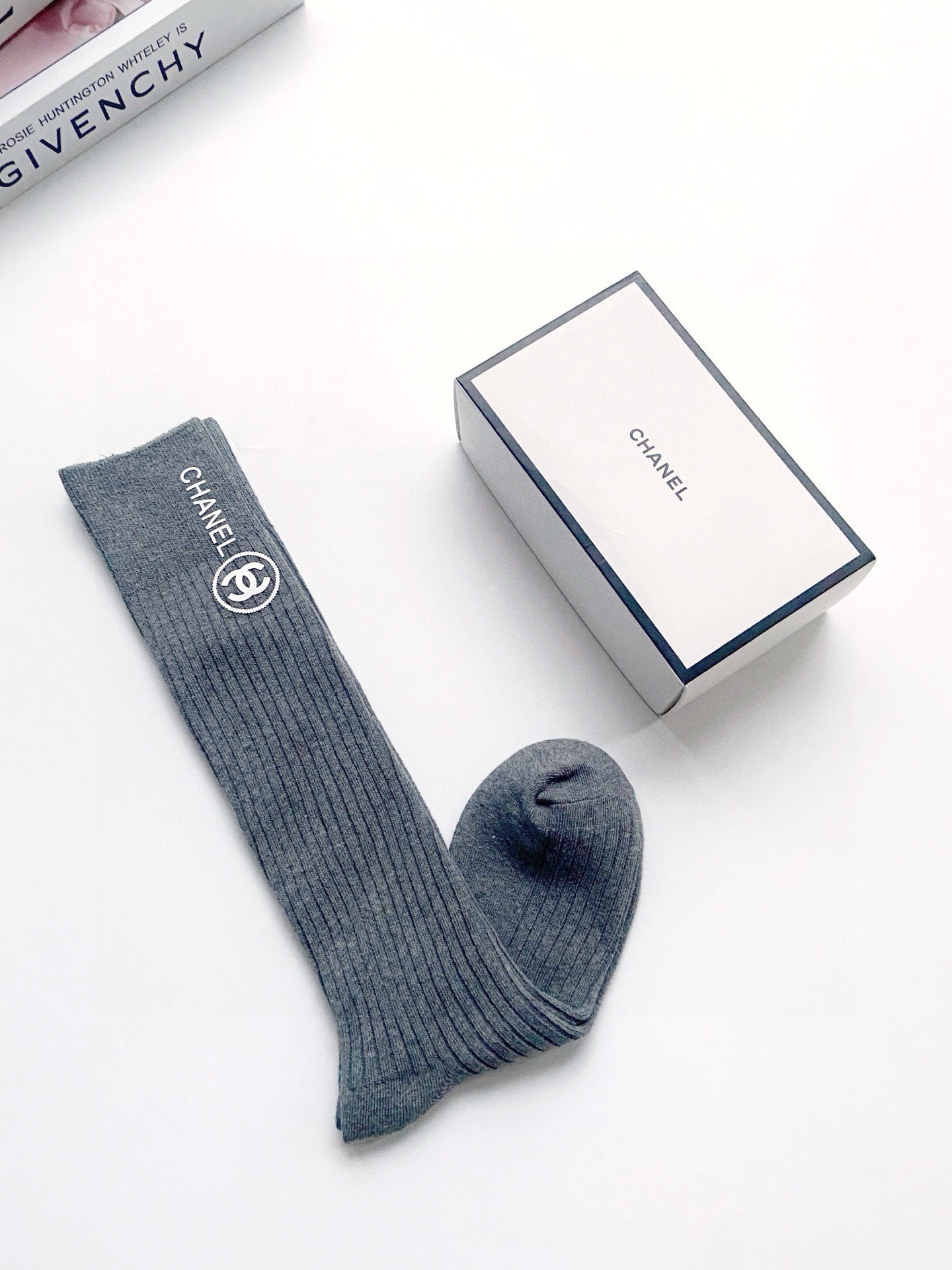 配包装🌟【一盒一双】🌟Chanel 香奈儿 经典双C字母logo纯棉长筒袜 小腿袜🌟ins爆款！专柜在售