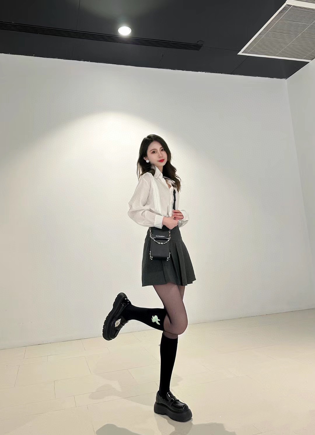 配包装🌟【一盒一双】🌟LV 路易威登 经典字母logo纯棉长筒袜 小腿袜🌟重工装饰个性时尚🌟ins爆款！