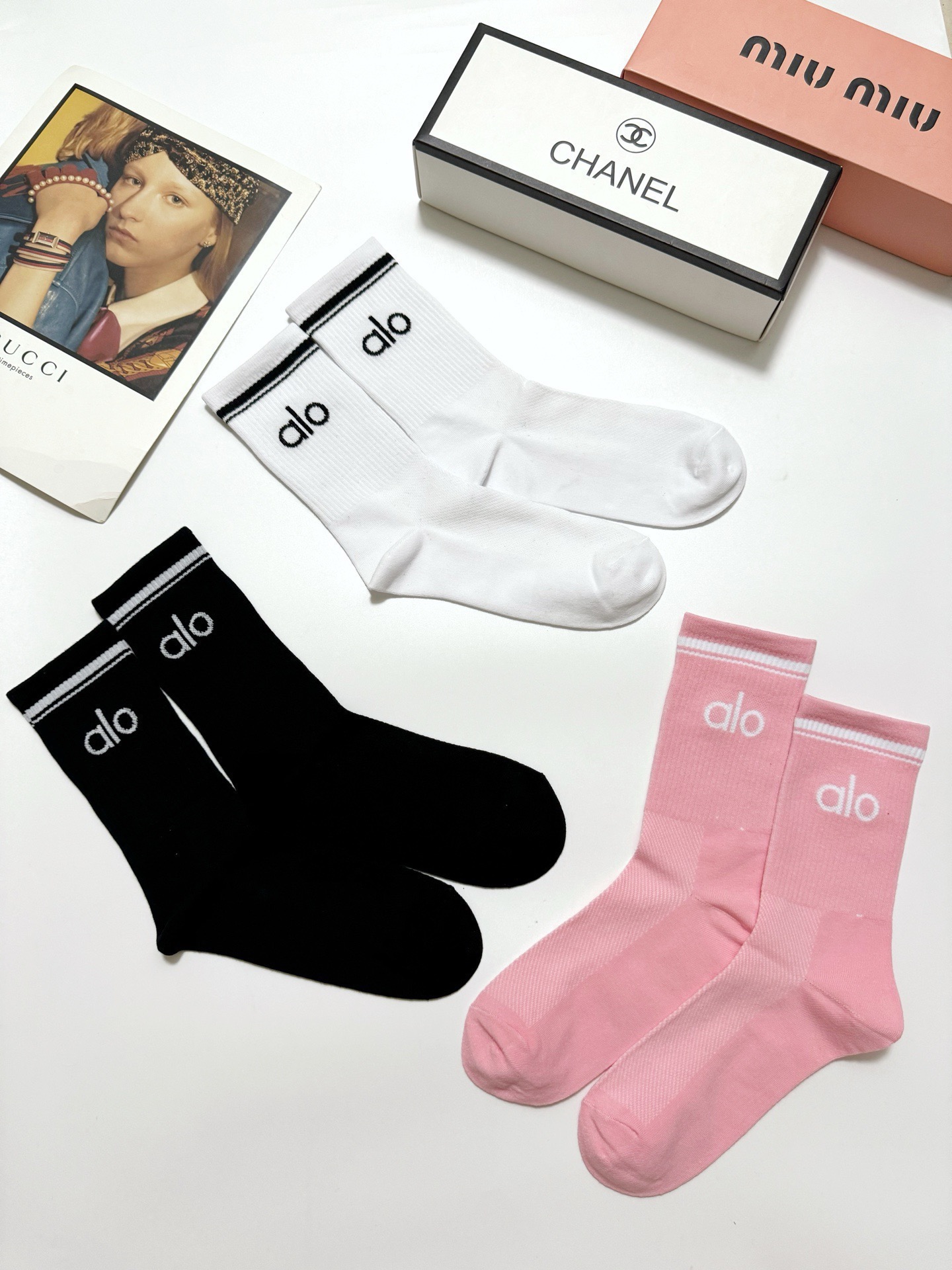 配包装🌟【一盒3双】 🌟 alo 经典字母logo 纯棉中筒袜 ，ins超火爆小腿短袜，纯棉面料，潮人必