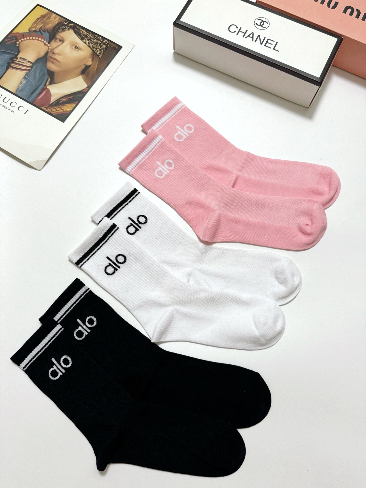 配包装🌟【一盒3双】 🌟 alo 经典字母logo 纯棉中筒袜 ，ins超火爆小腿短袜，纯棉面料，潮人必