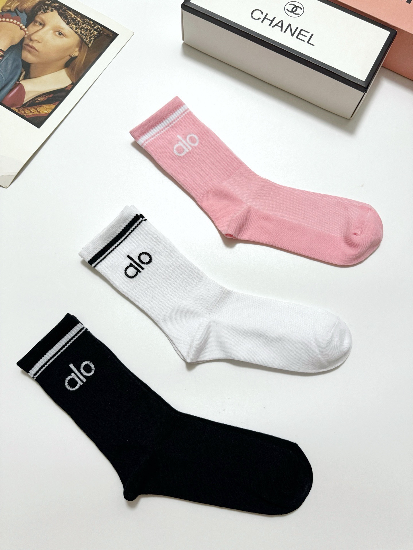 配包装🌟【一盒3双】 🌟 alo 经典字母logo 纯棉中筒袜 ，ins超火爆小腿短袜，纯棉面料，潮人必