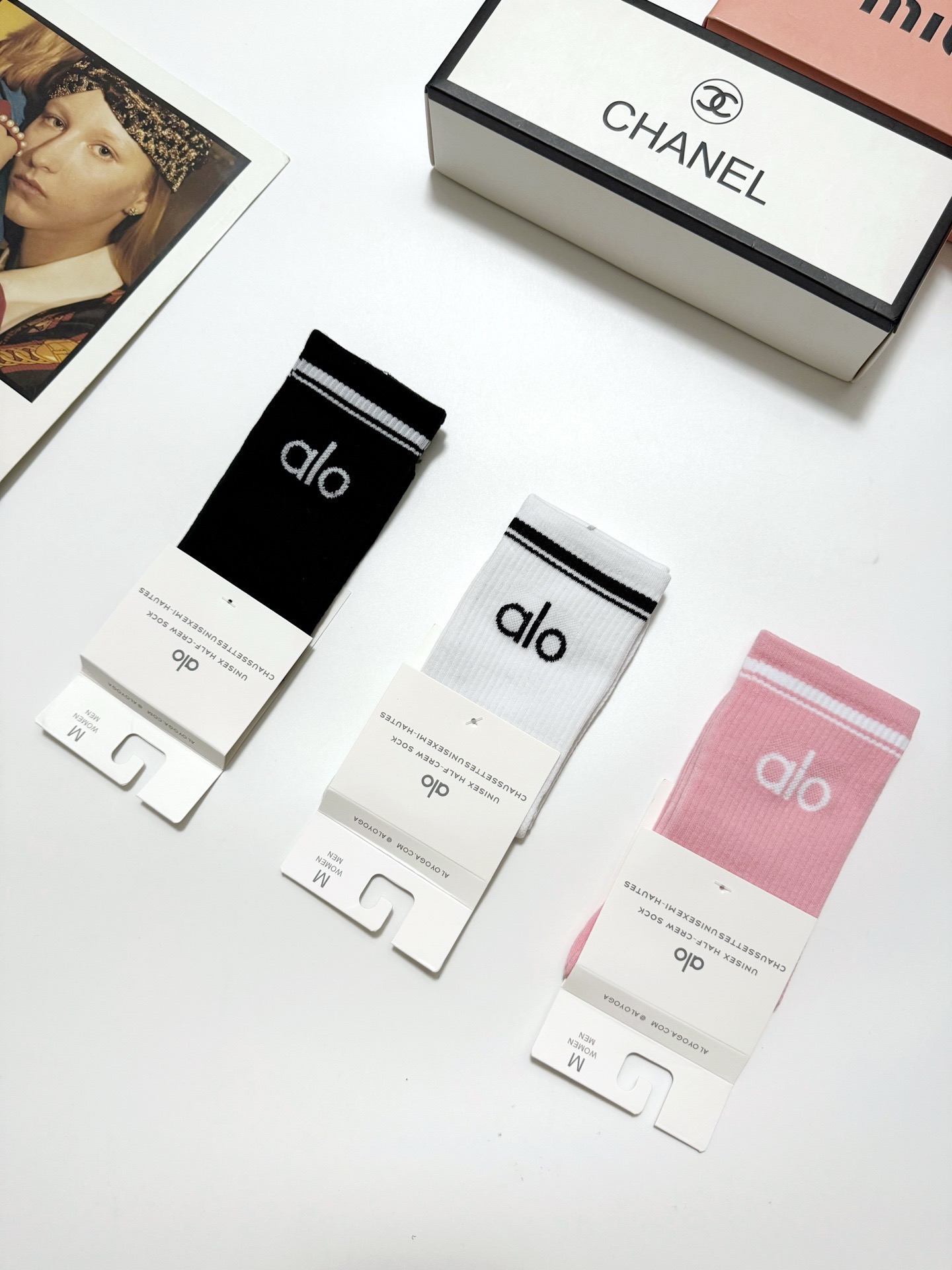 配包装🌟【一盒3双】 🌟 alo 经典字母logo 纯棉中筒袜 ，ins超火爆小腿短袜，纯棉面料，潮人必