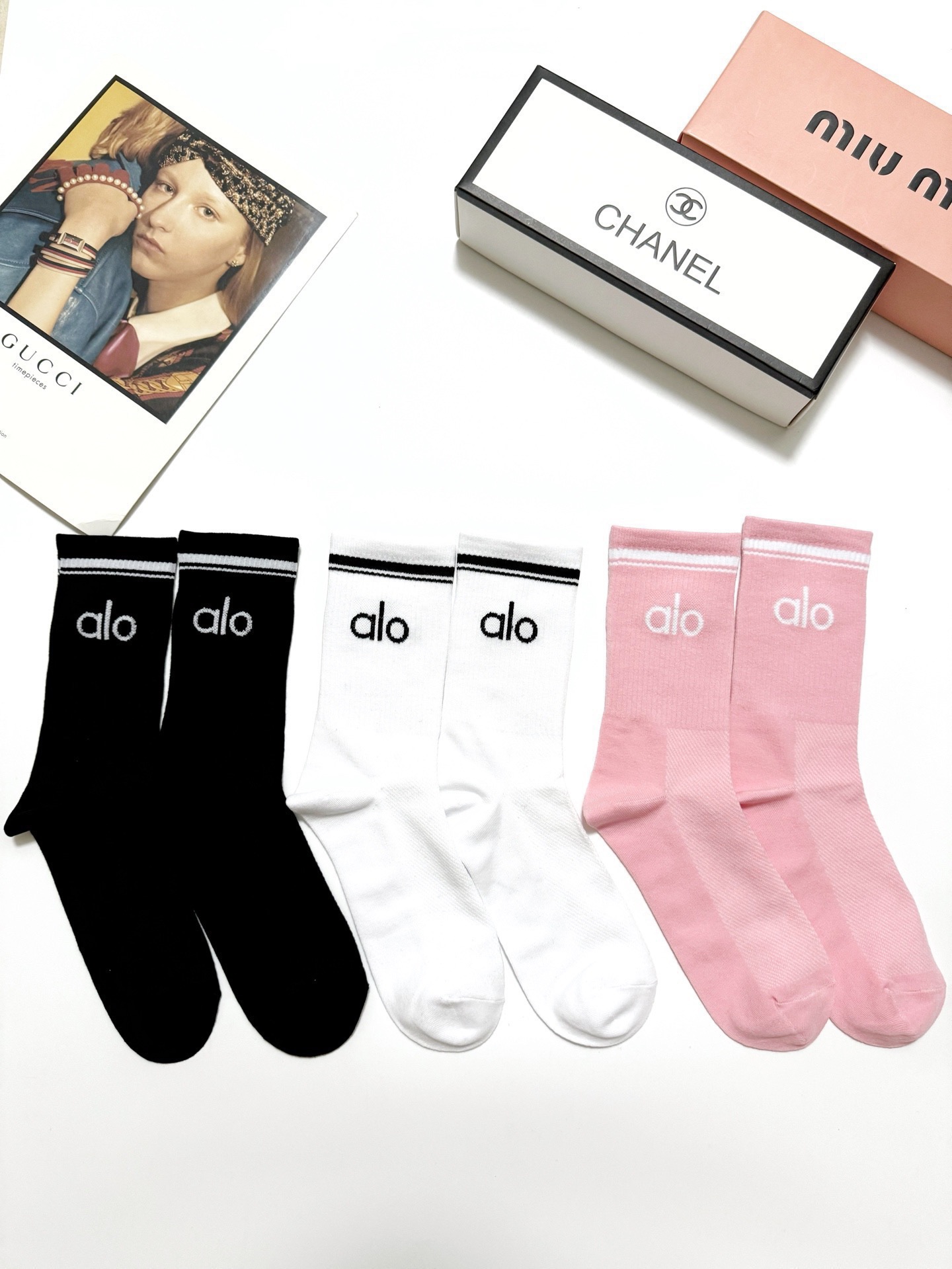 配包装🌟【一盒3双】 🌟 alo 经典字母logo 纯棉中筒袜 ，ins超火爆小腿短袜，纯棉面料，潮人必