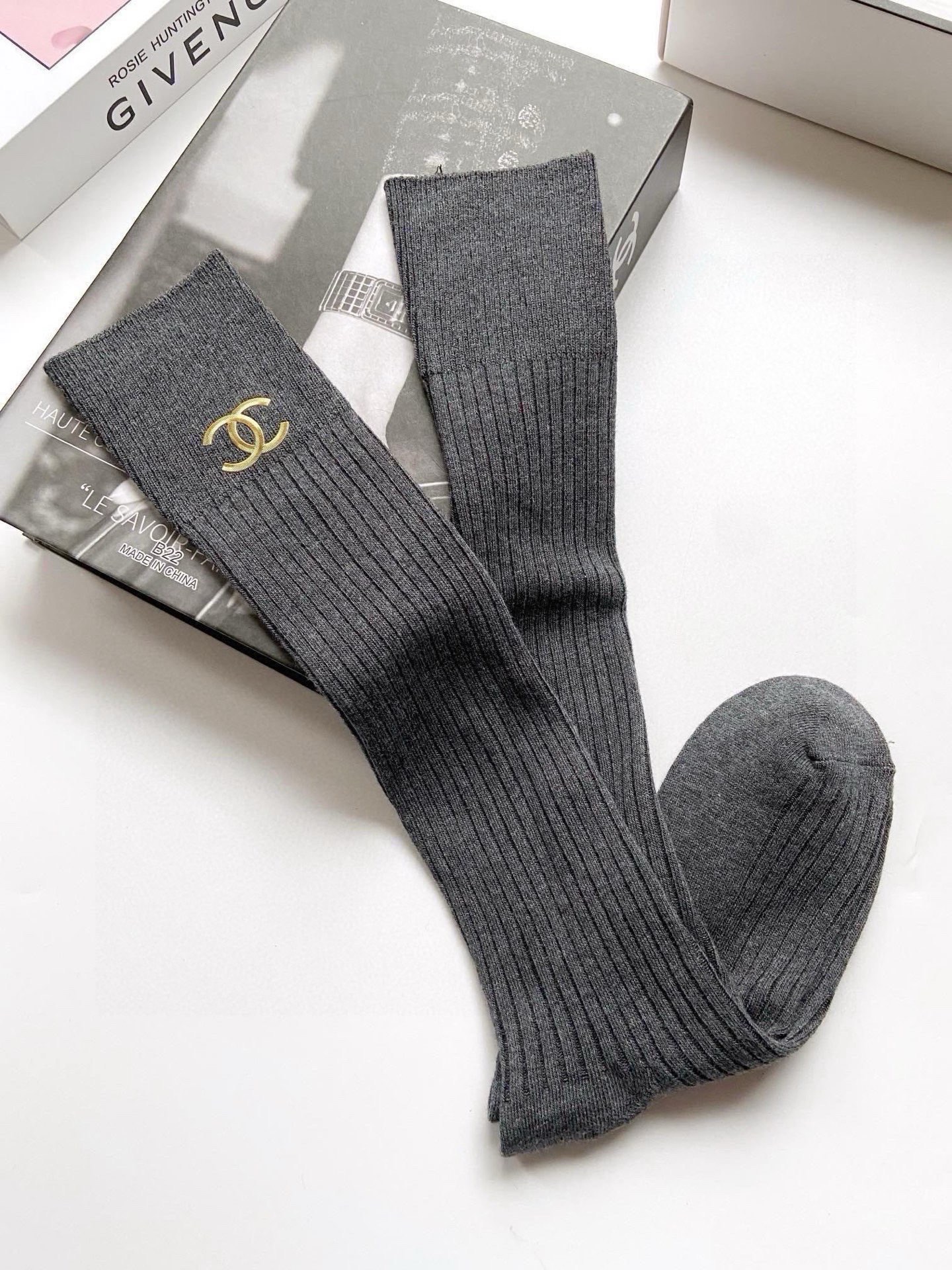 爆款回货 配包装🌟【一盒一双】🌟Chanel 香奈儿 经典双C字母logo纯棉长筒袜 小腿袜🌟ins爆款