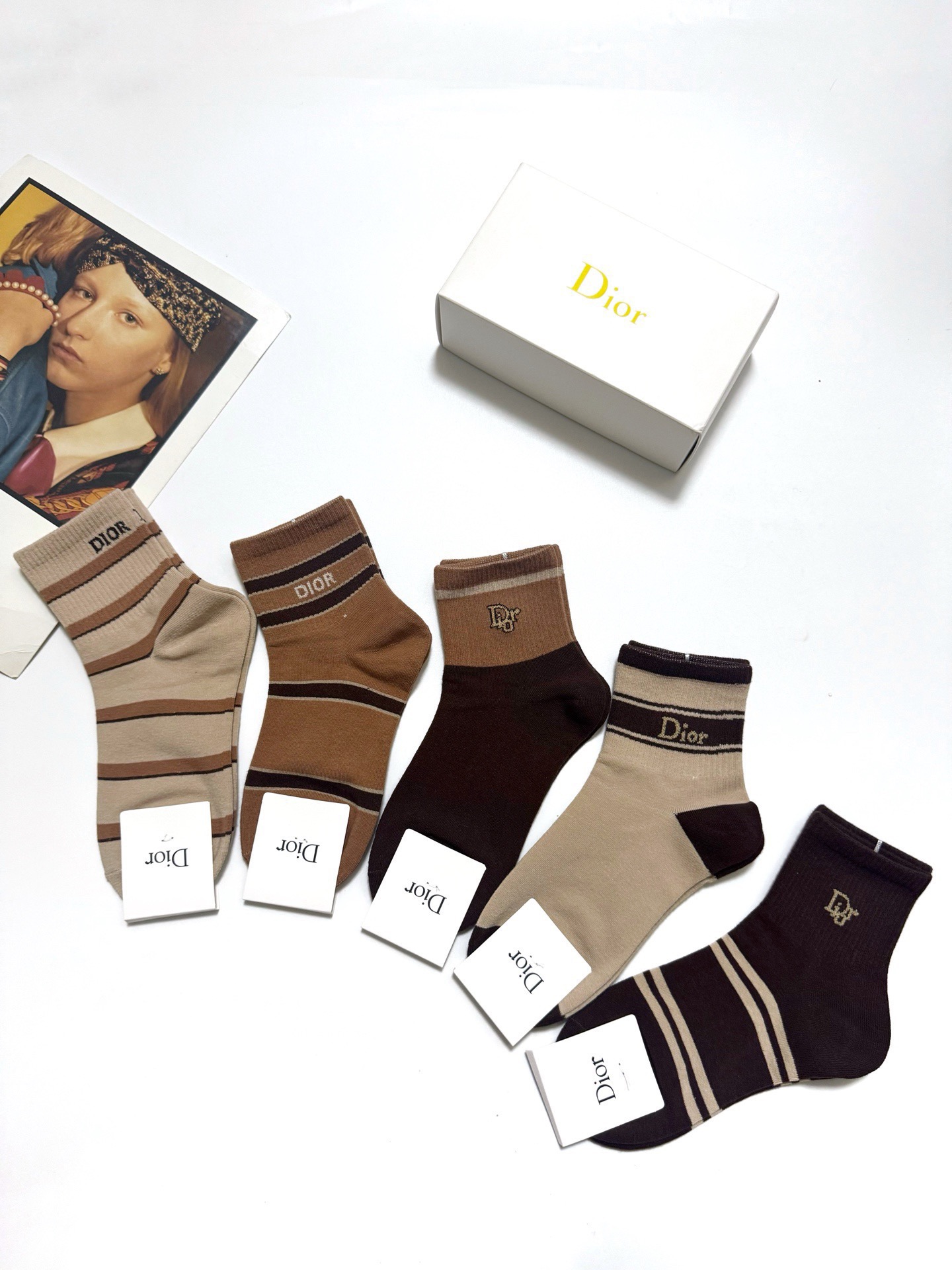 配包装🌟【一盒5 双】 🌟Dior 迪奥 经典字母logo 纯棉短筒袜 ，ins超火爆短袜，纯棉面料，潮