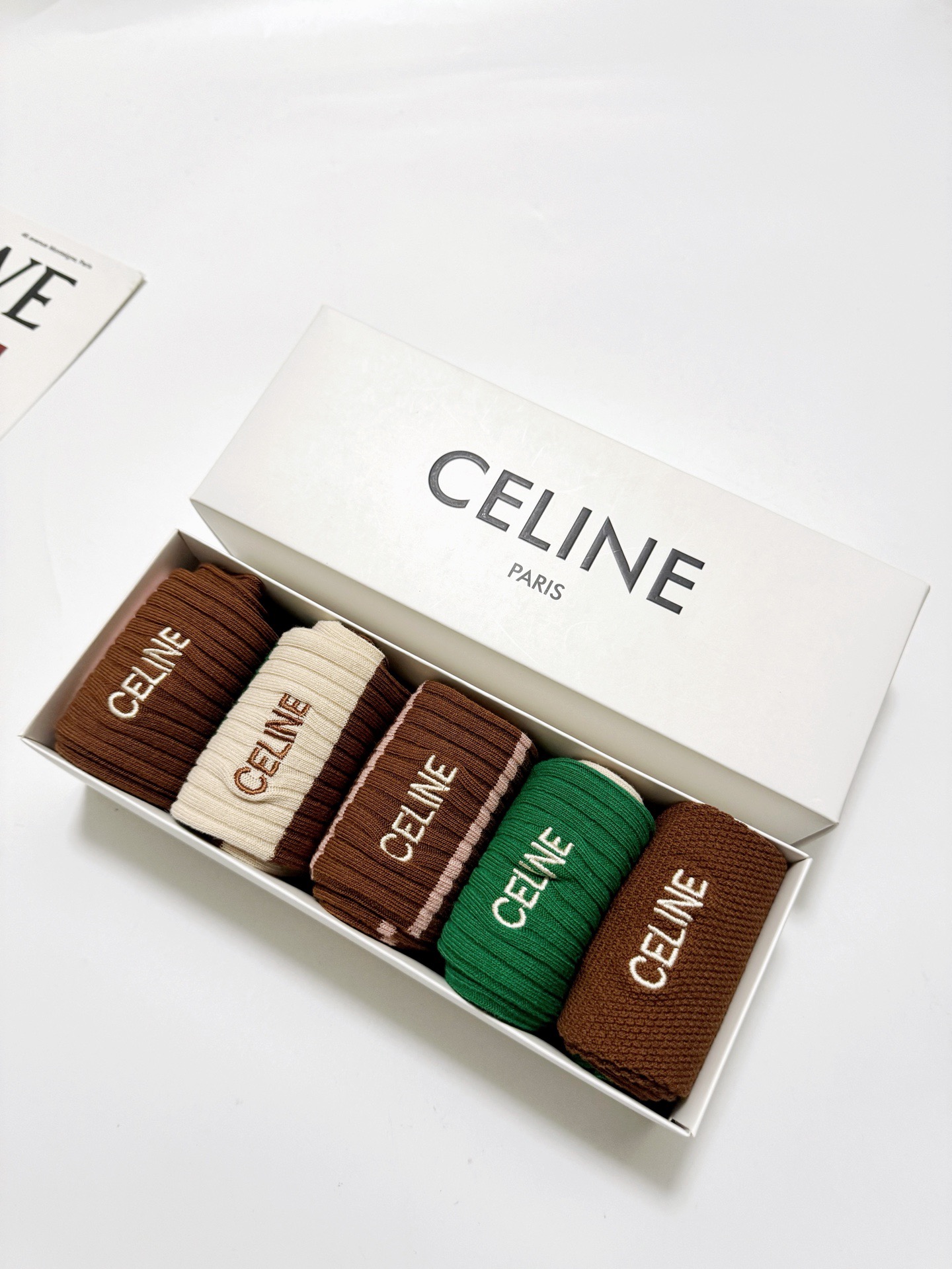 配包装🌟【一盒5 双】 🌟Celine 赛琳 经典刺绣字母logo 纯棉混纺中筒袜 ，软糯亲肤，ins超