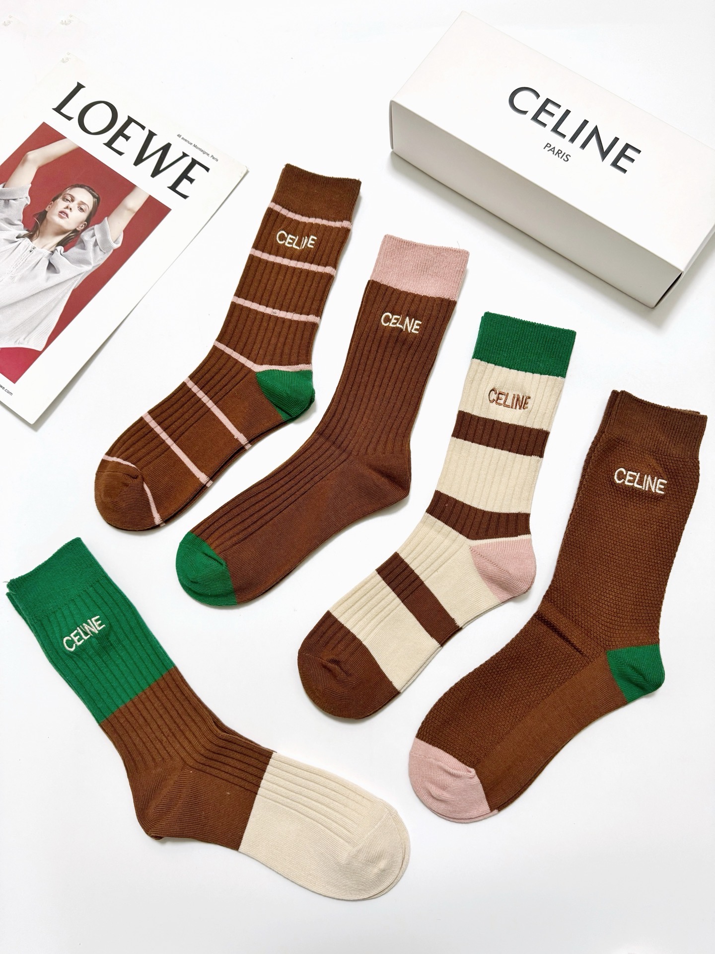 配包装🌟【一盒5 双】 🌟Celine 赛琳 经典刺绣字母logo 纯棉混纺中筒袜 ，软糯亲肤，ins超