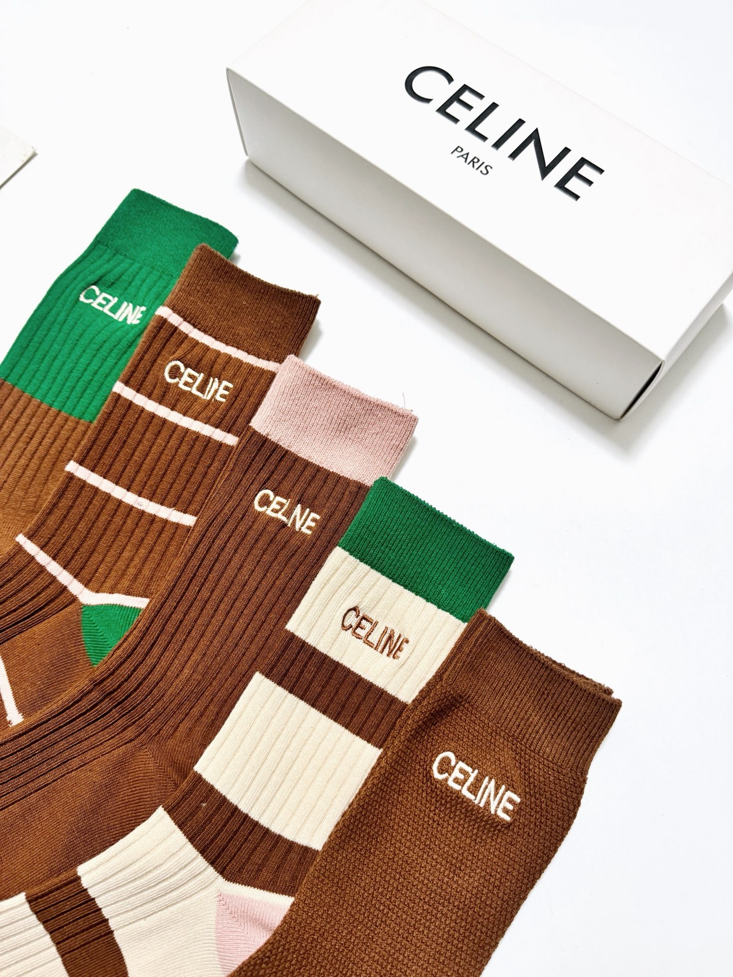 配包装🌟【一盒5 双】 🌟Celine 赛琳 经典刺绣字母logo 纯棉混纺中筒袜 ，软糯亲肤，ins超