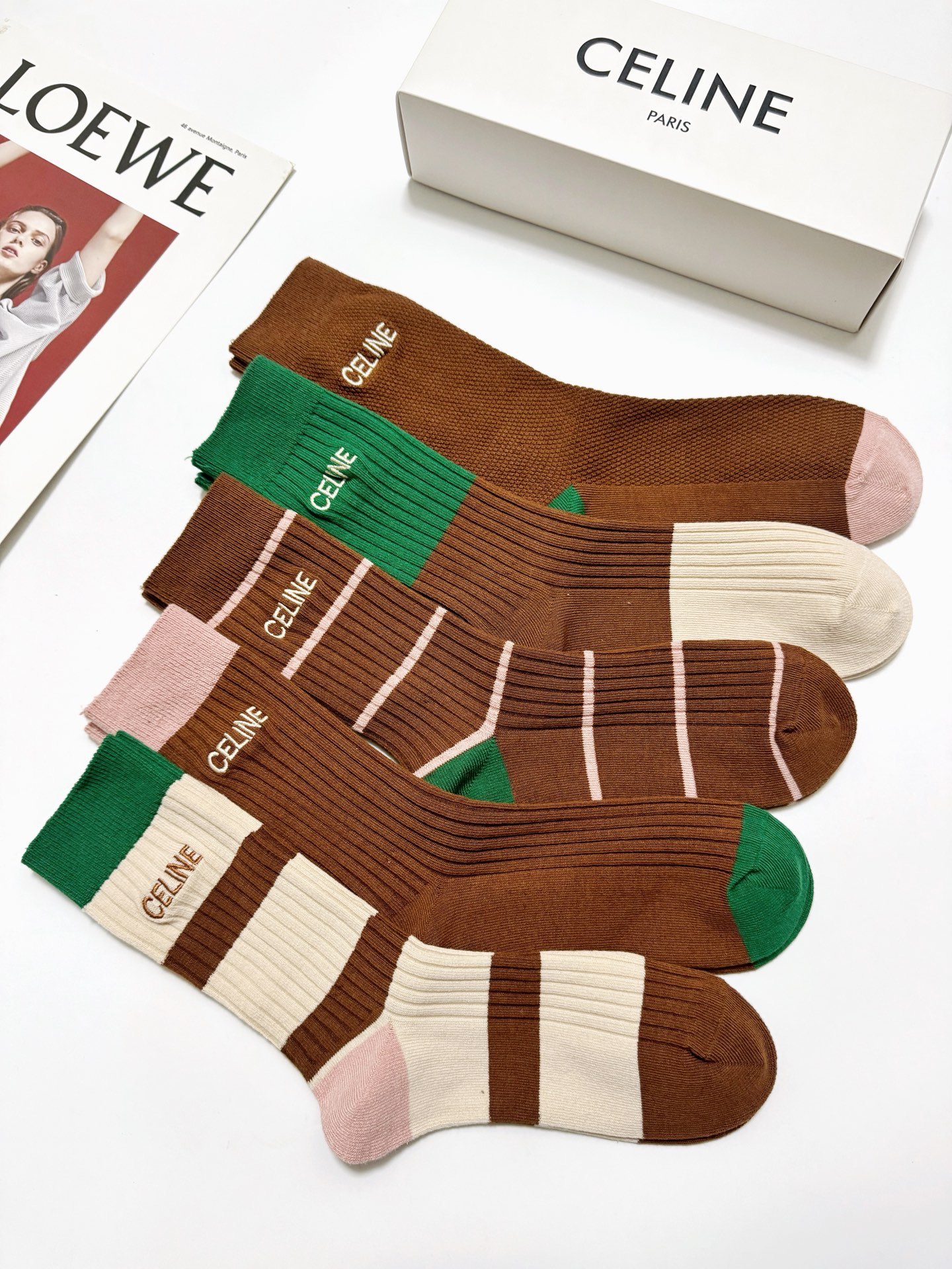 配包装🌟【一盒5 双】 🌟Celine 赛琳 经典刺绣字母logo 纯棉混纺中筒袜 ，软糯亲肤，ins超