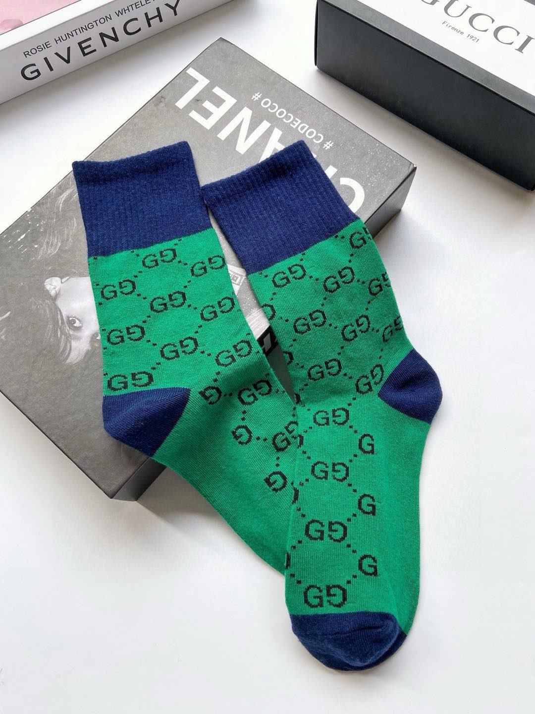 配包装🌟【一盒2双】🌟Gucci 古奇 爆款双G字母 长筒袜 中筒袜🔥专柜同步发售ing ，巨多明星红人