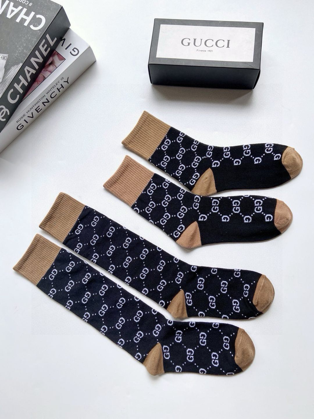 配包装🌟【一盒2双】🌟Gucci 古奇 爆款双G字母 长筒袜 中筒袜🔥专柜同步发售ing ，巨多明星红人