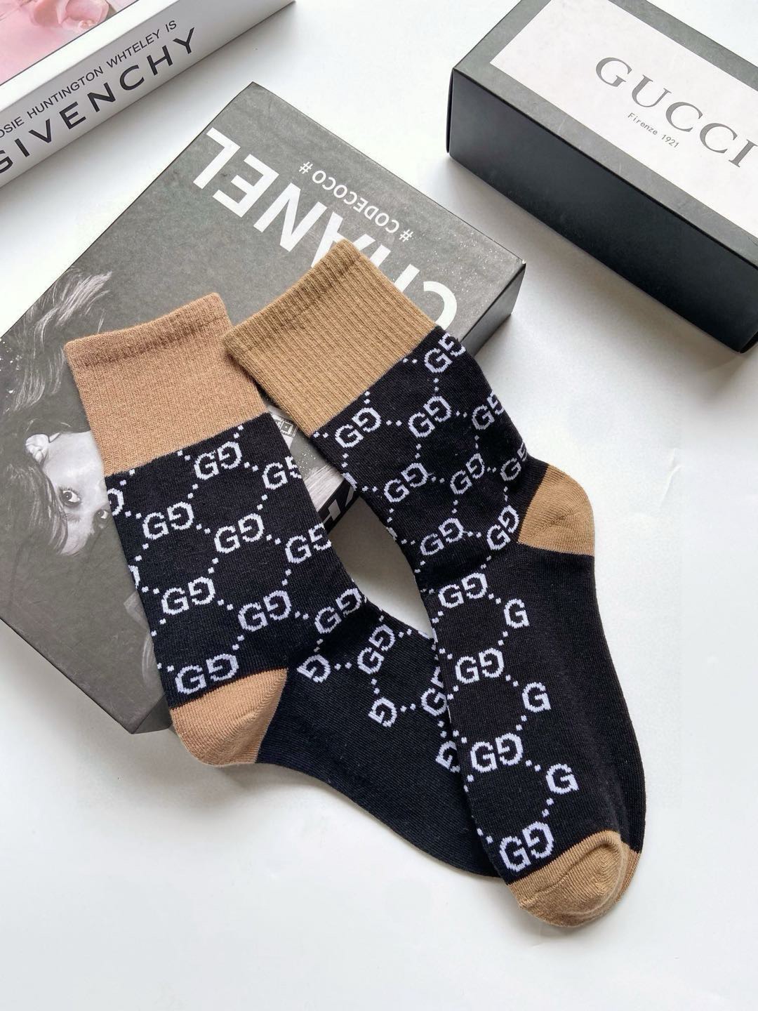 配包装🌟【一盒2双】🌟Gucci 古奇 爆款双G字母 长筒袜 中筒袜🔥专柜同步发售ing ，巨多明星红人