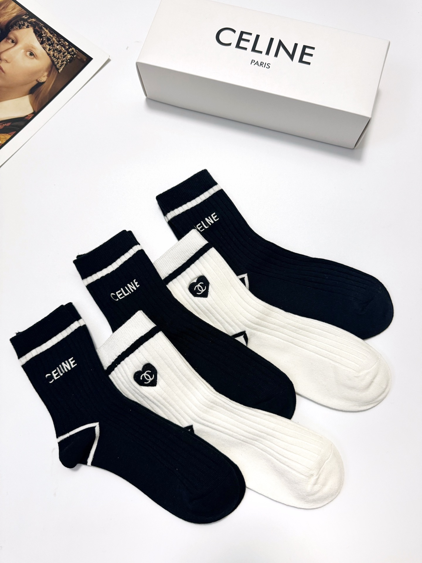 配包装🌟【一盒5双】 🌟赛琳 Celine 欧美潮牌 经典字母logo 中筒袜 ，ins超火爆纯色袜 ，