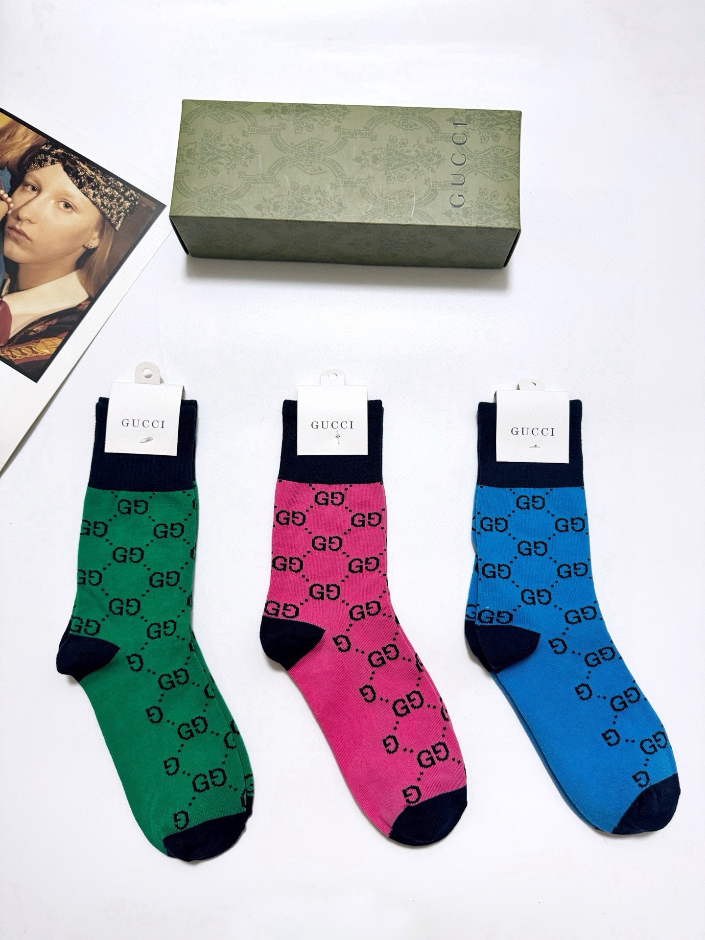 NO:640374,Comes with packaging [3 pairs in a box] Gucci classic letter logo pure cotton mid-calf socks!  Super soft and skin-friendly!  Ins hot style!  It’s on sale at the counter and it’s so explosive!  Super high quality!  A classic that never goes out of style!  A must-have for fashionistas, the quality of counter purchases is great and easy to wear!  Recommended, recommended, recommended ~ ~ must-have small items!  !  socks, stockings, socks, gucci, socks19860909配包装【一盒3双】 Gucci 古琦 经典字母 logo 纯棉 中筒袜 ！超级软糯亲肤！ ins爆款！专柜在售ing 好看到爆炸 ！超高品质！经典不过时！潮人必不能少的专柜代购品质 ,巨好穿！推荐推荐推荐～～必入小单品！！袜子,丝袜,袜子,gucci,socks,accessory