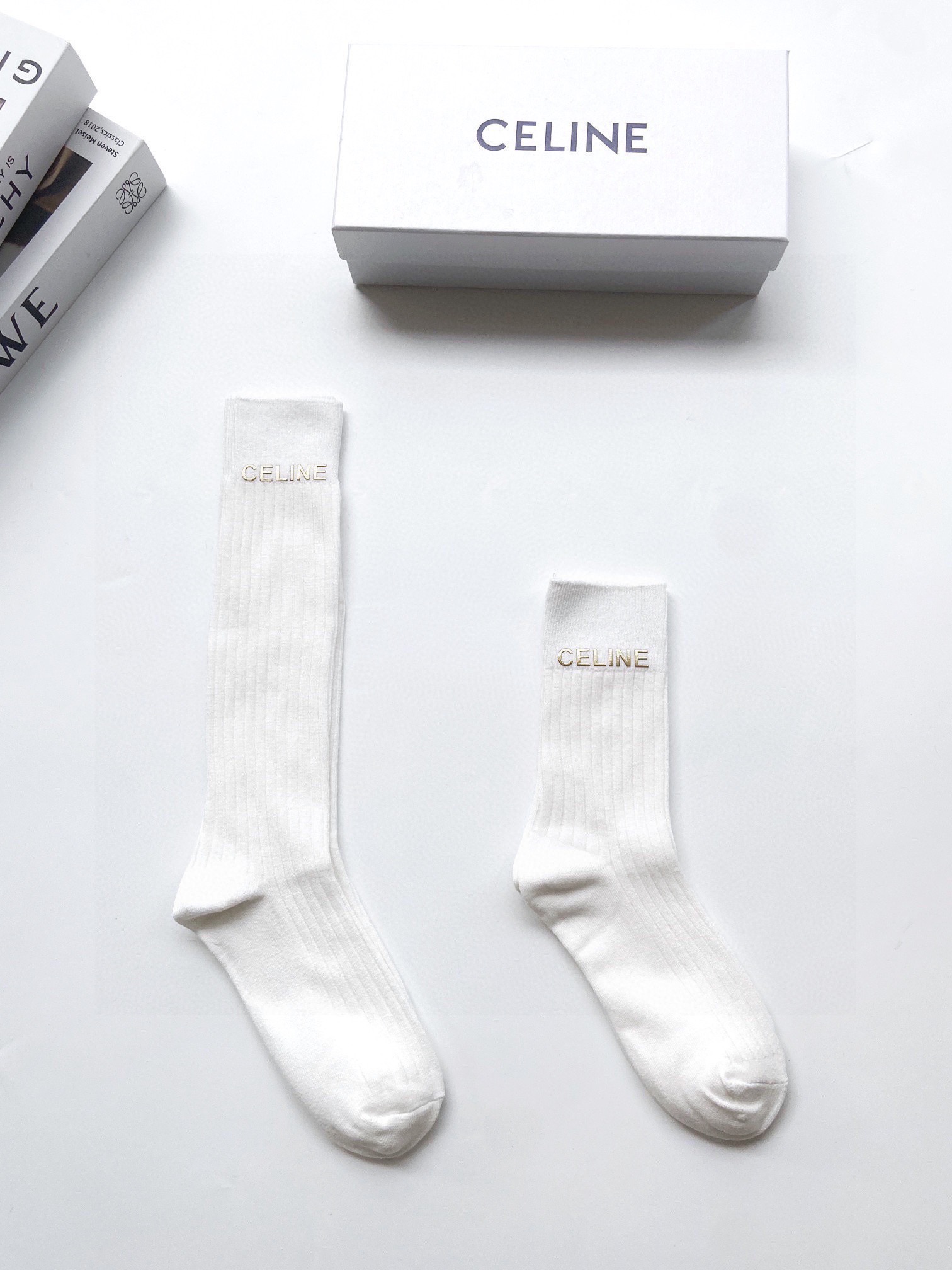 配包装🌟【一盒2 双】🌟Celine 赛琳 经典字母logo 纯棉中筒袜 小腿袜 🌟ins爆款！专柜在售