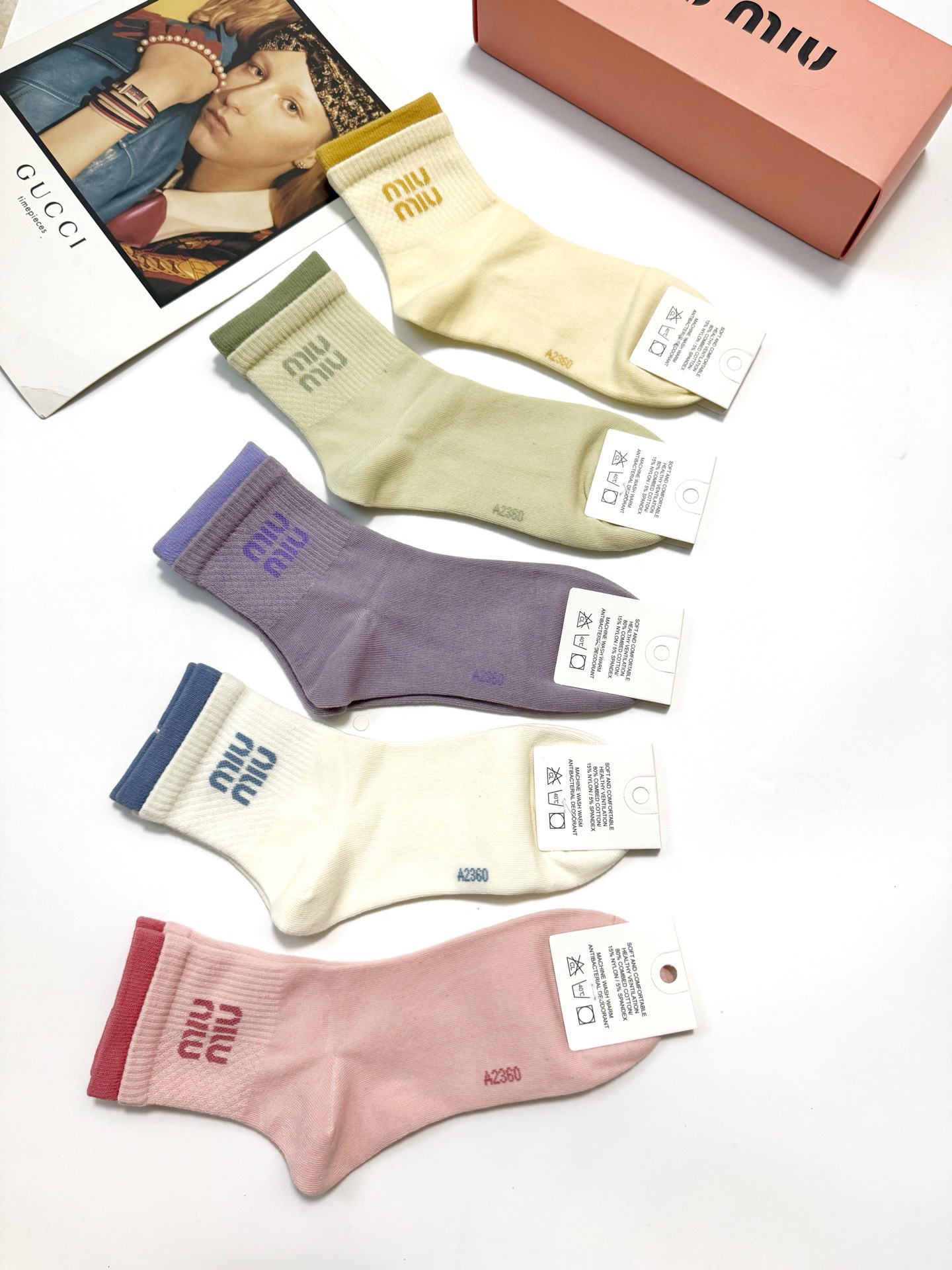 配包装🌟【一盒5双】🌟缪缪 miumiu 爆款纯棉短筒袜，韩系超百搭大火配色🔥超完美结合，款式经典，专柜