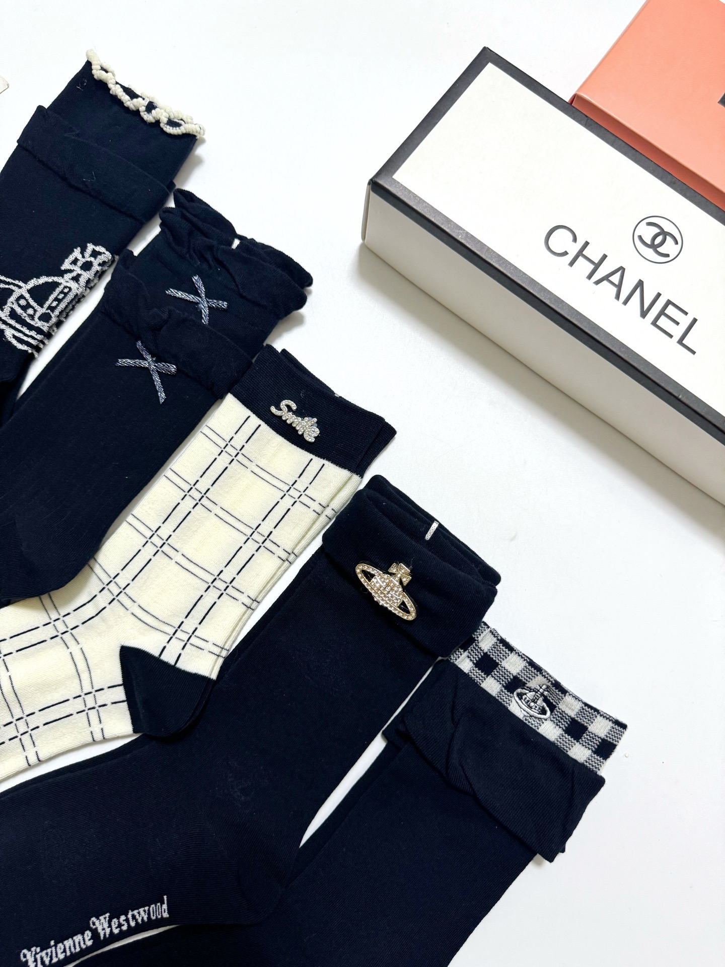 配包装🌟【一盒5 双】 🌟 Vivienne Westwood，西太后经典logo 纯棉中筒袜 ，纯棉面
