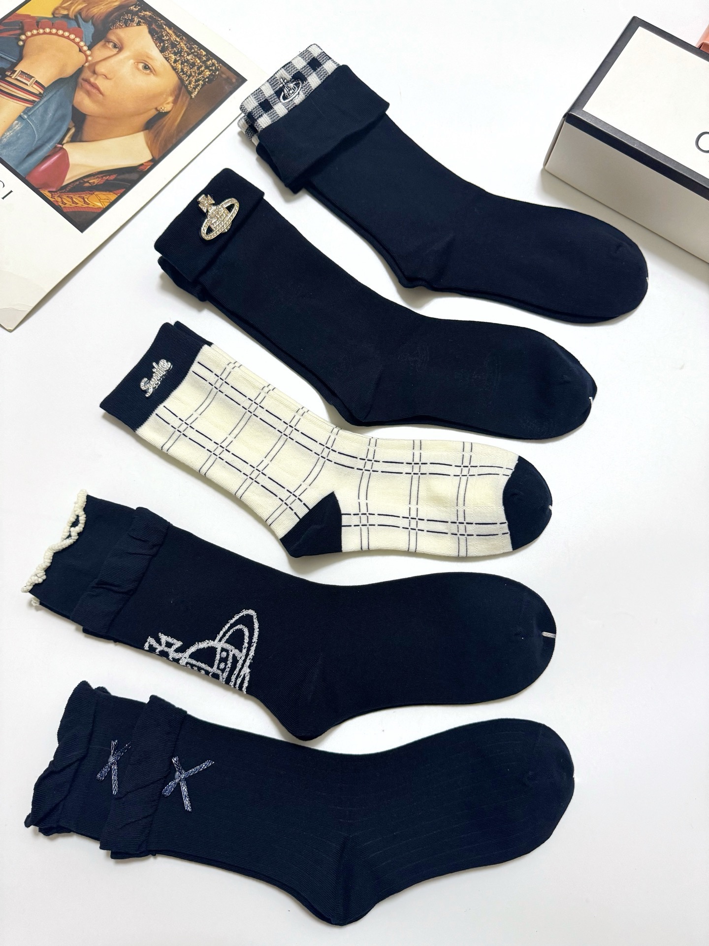 配包装🌟【一盒5 双】 🌟 Vivienne Westwood，西太后经典logo 纯棉中筒袜 ，纯棉面