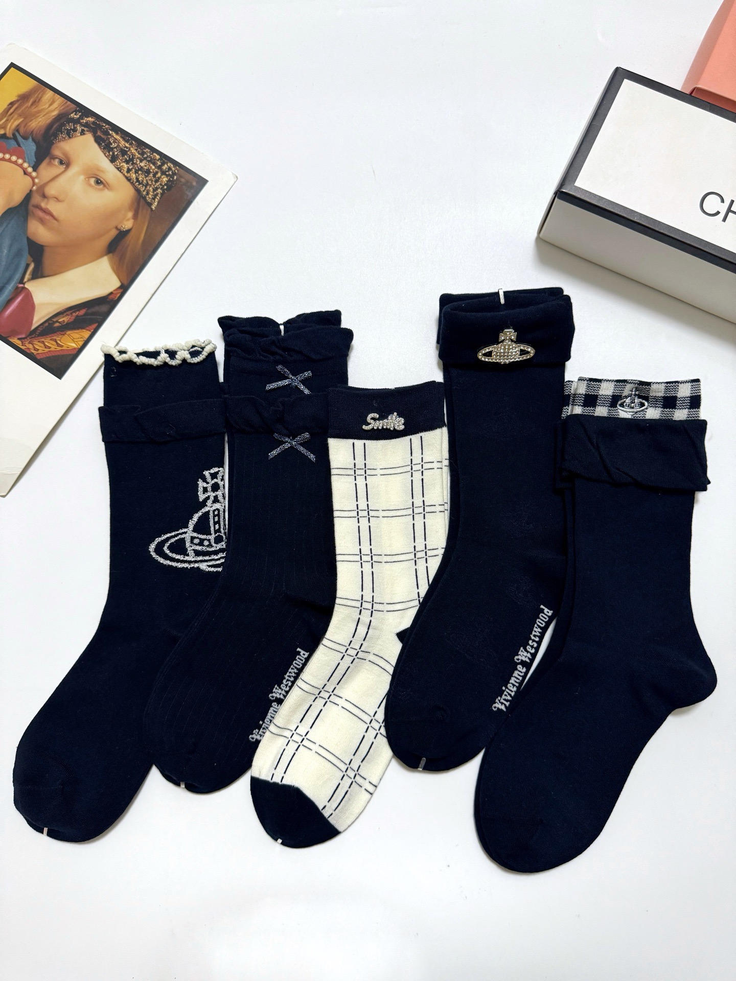 配包装🌟【一盒5 双】 🌟 Vivienne Westwood，西太后经典logo 纯棉中筒袜 ，纯棉面