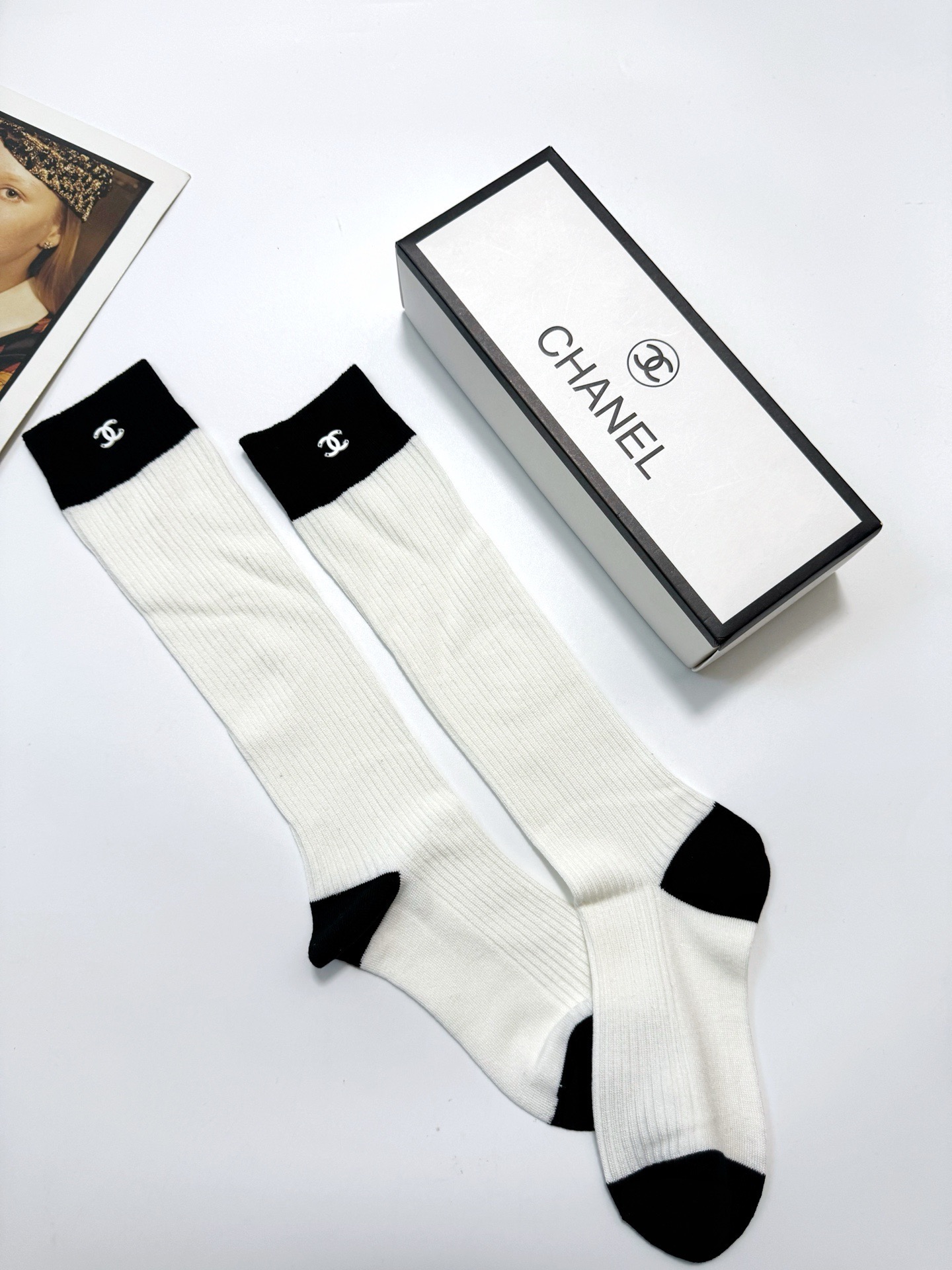 配包装🌟【一盒一双】🌟Chanel 香奈儿 经典重工手缝字母logo 纯棉中筒袜 小腿袜 🌟ins爆款！