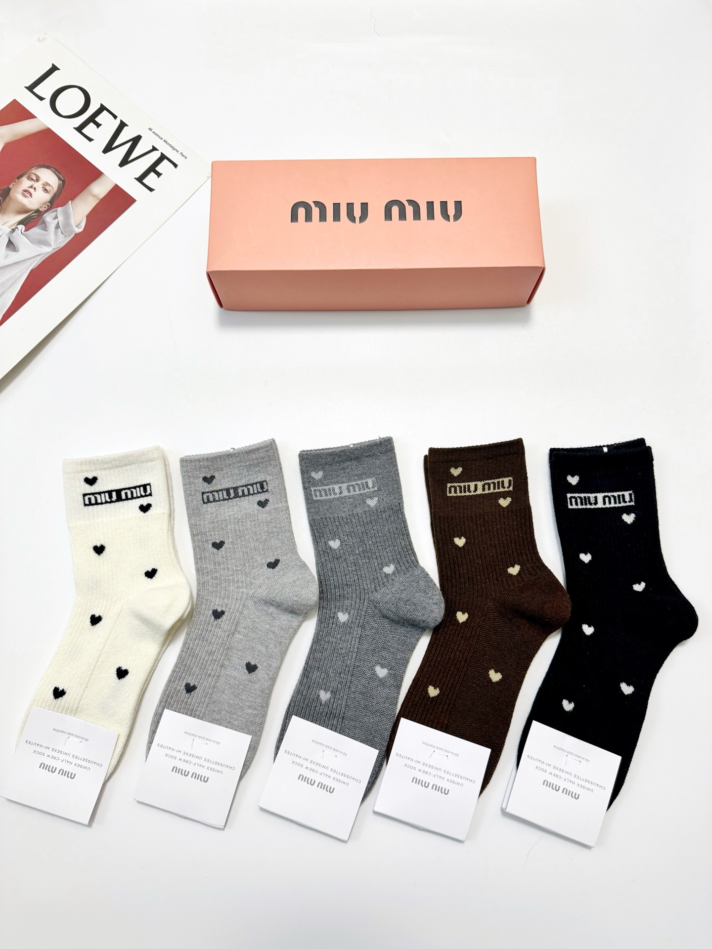 配包装🌟【一盒5 双】 🌟缪缪miumiu 经典字母 logo 羊绒混纺中筒袜 ，ins超火爆中筒袜，潮