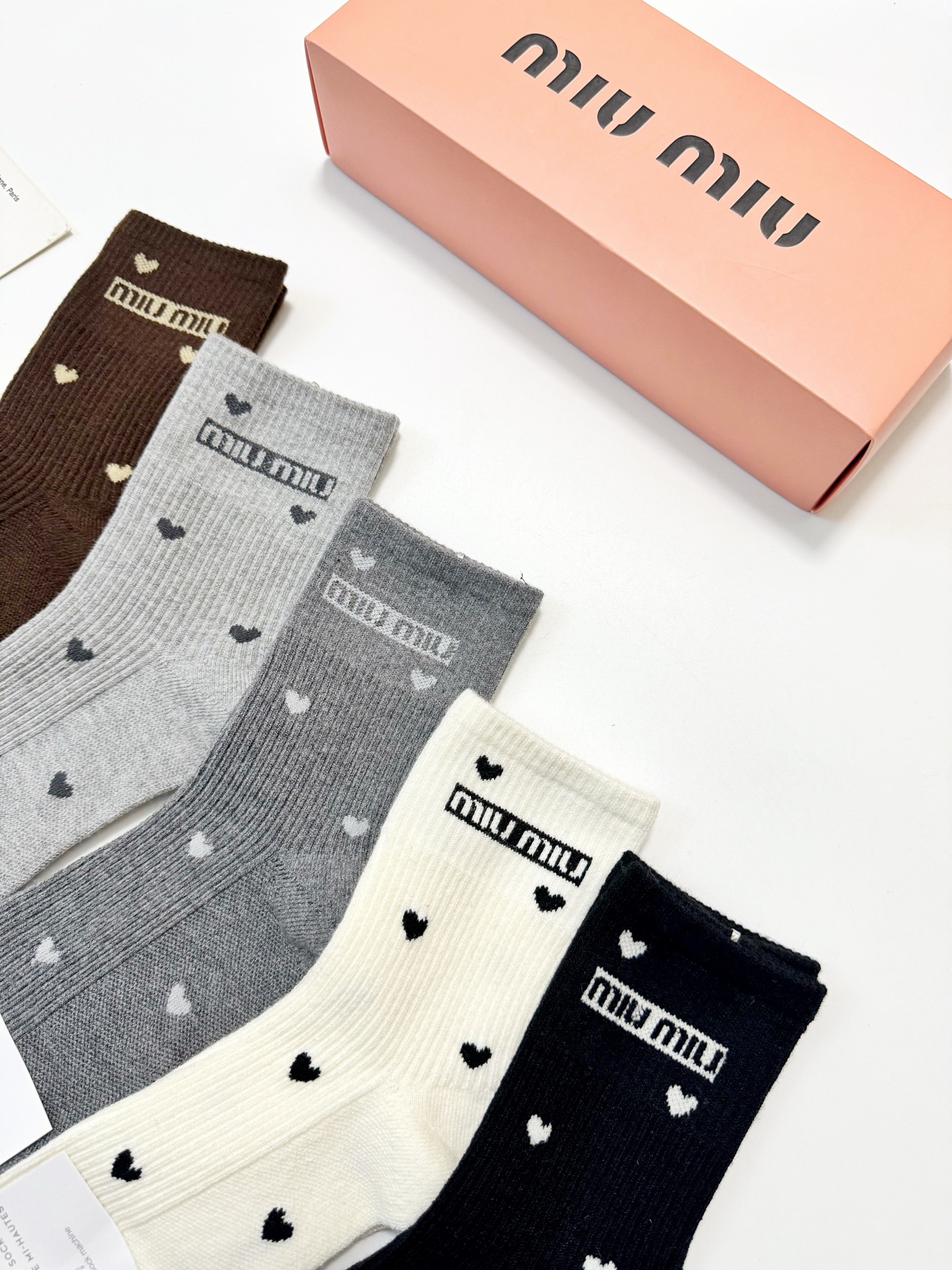 配包装🌟【一盒5 双】 🌟缪缪miumiu 经典字母 logo 羊绒混纺中筒袜 ，ins超火爆中筒袜，潮