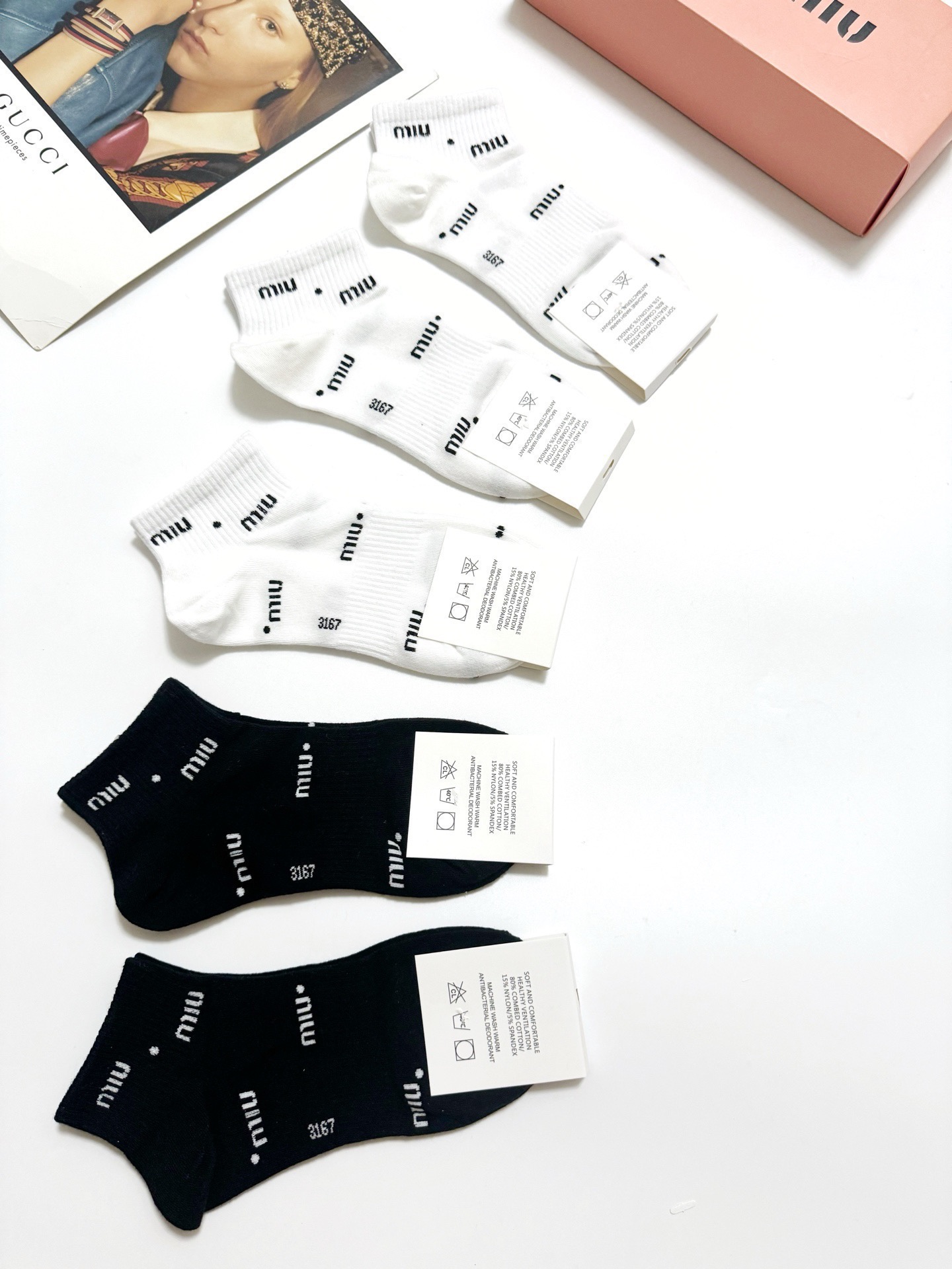 配包装🌟【一盒5 双】 🌟缪缪miumiu 经典字母logo 纯棉短袜 ，ins超火爆短袜，纯棉面料，潮