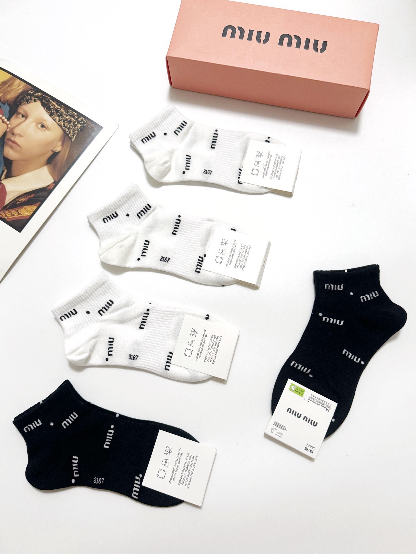 配包装🌟【一盒5 双】 🌟缪缪miumiu 经典字母logo 纯棉短袜 ，ins超火爆短袜，纯棉面料，潮