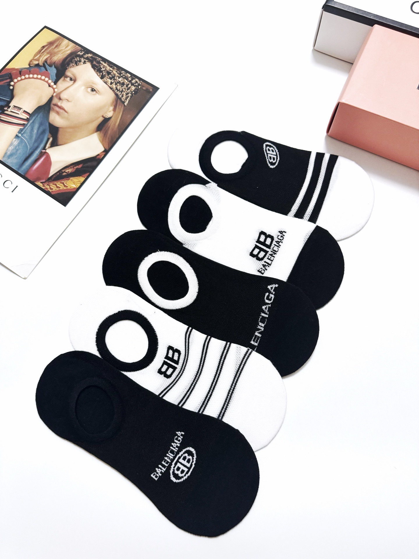 配包装🌟【一盒5双】 🌟Balenciaga 巴黎世家 经典字母logo 纯棉船袜 ，ins超火爆空调袜