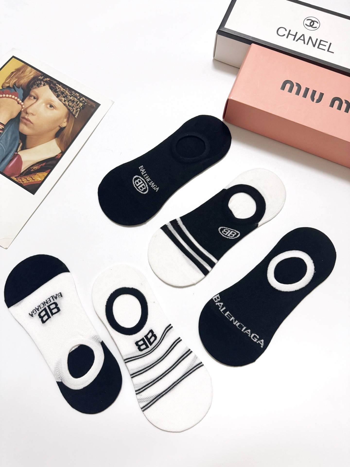 配包装🌟【一盒5双】 🌟Balenciaga 巴黎世家 经典字母logo 纯棉船袜 ，ins超火爆空调袜